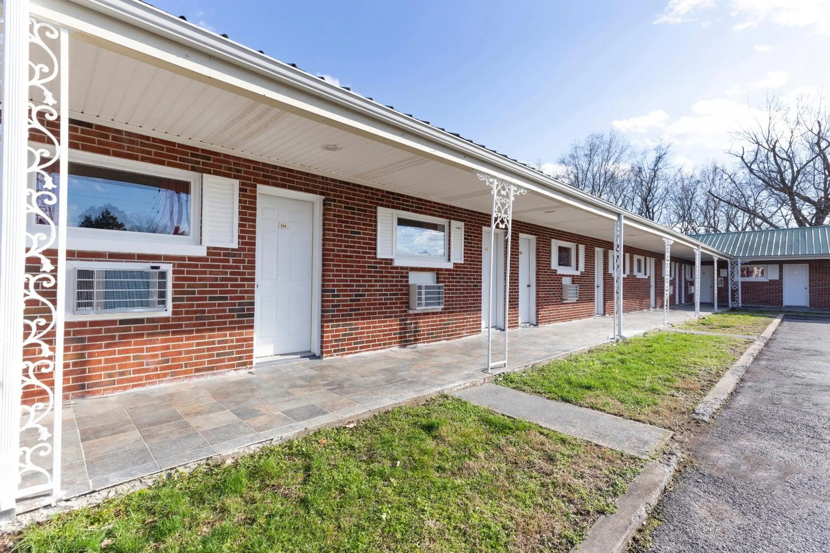 Lobby or reception in OYO Hotel Cave City KY