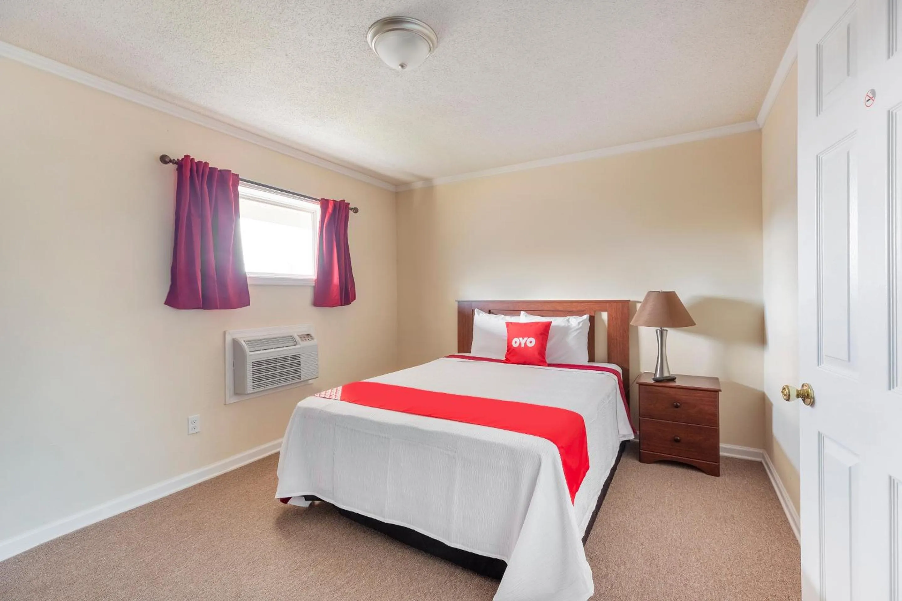 Bedroom, Bed in OYO Hotel Cave City KY