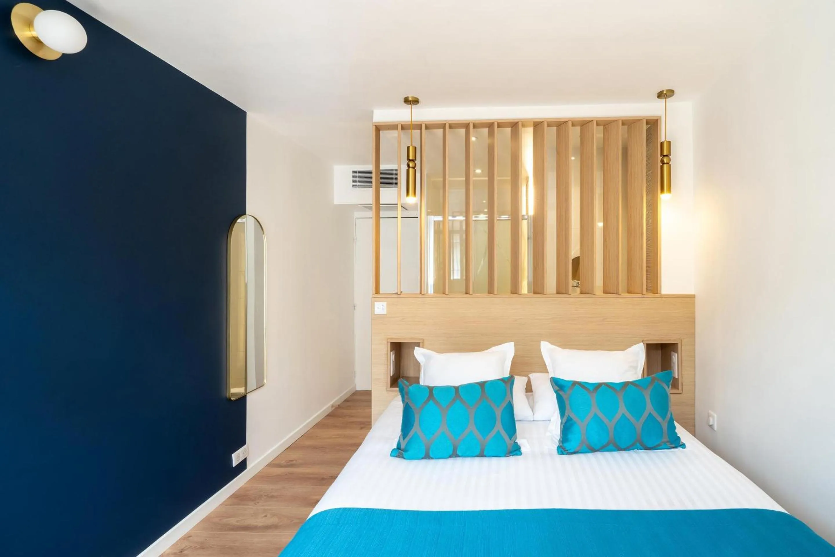 Bedroom, Bed in Best Western Plus Hôtel la Rade