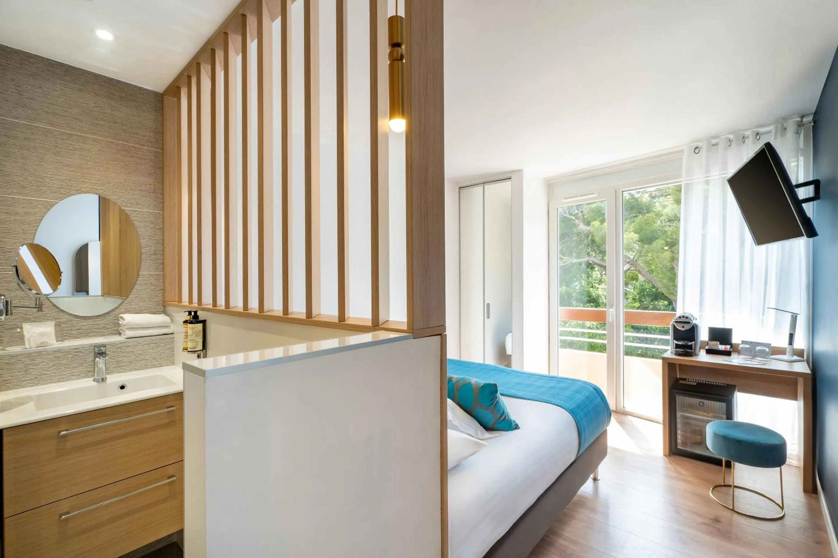 Photo of the whole room in Best Western Plus Hôtel la Rade