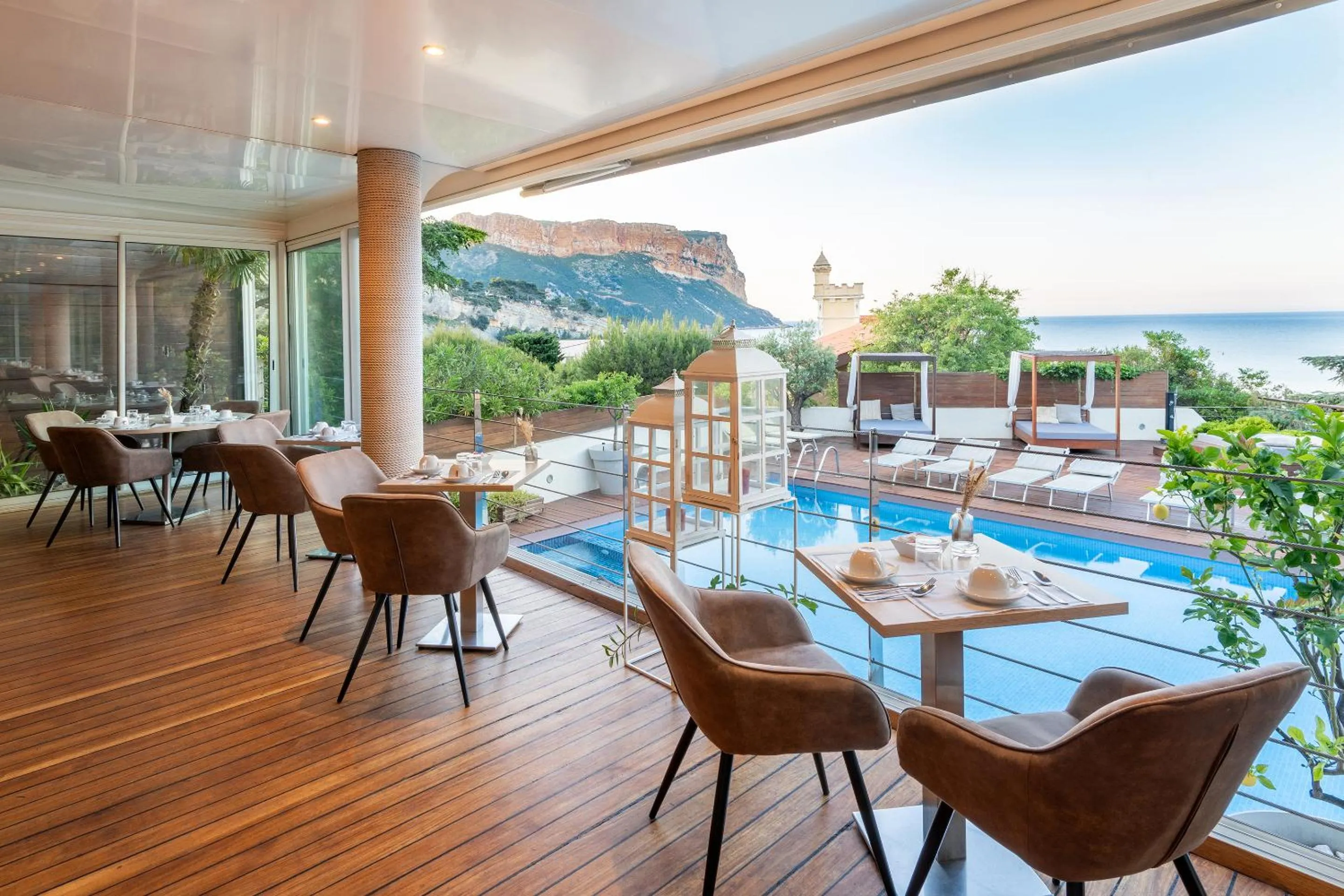 Pool view in Best Western Plus Hôtel la Rade