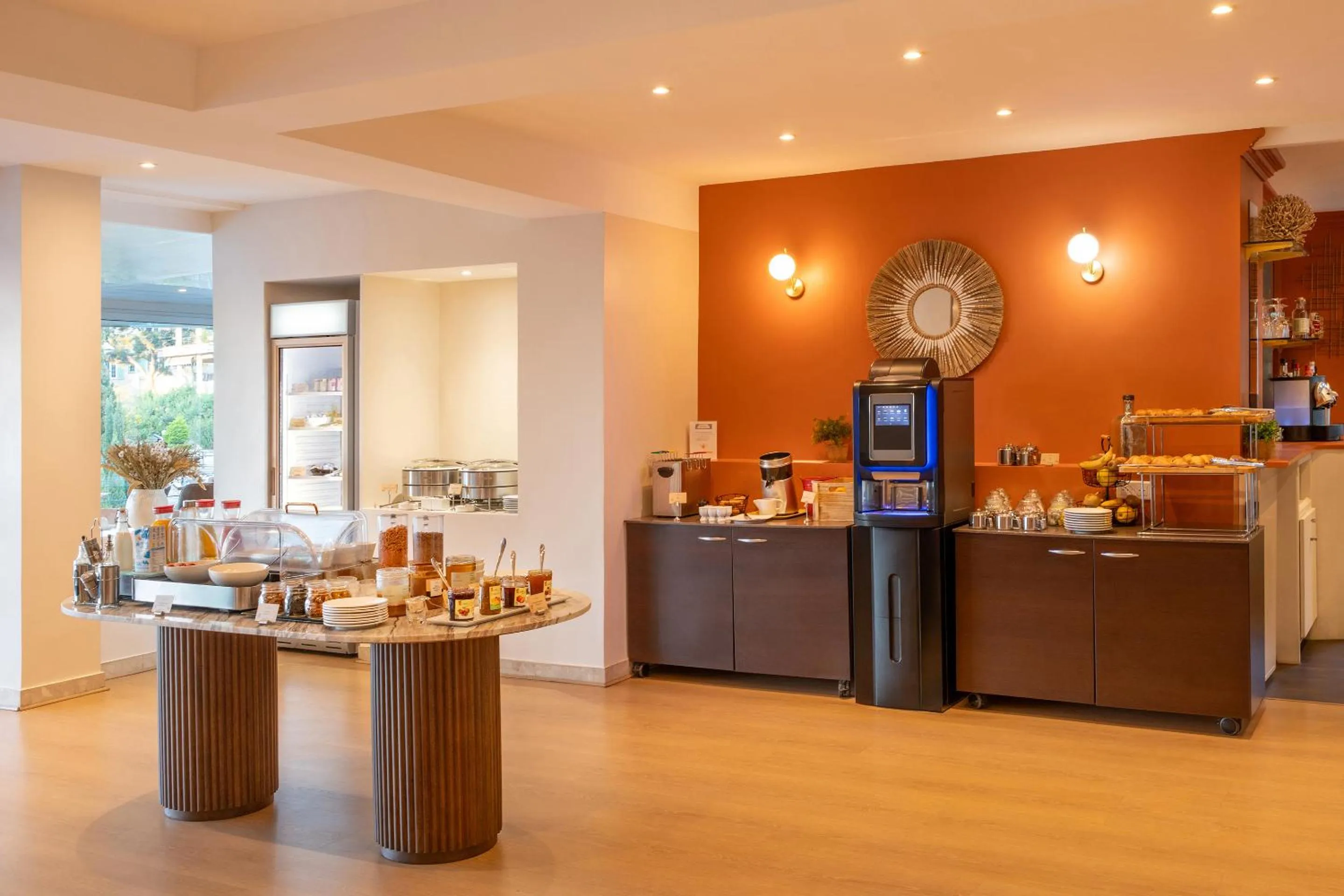 Buffet breakfast in Best Western Plus Hôtel la Rade