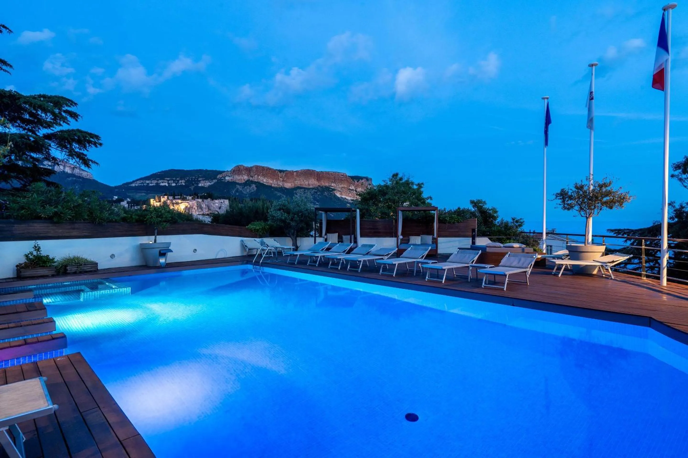 Pool view in Best Western Plus Hôtel la Rade