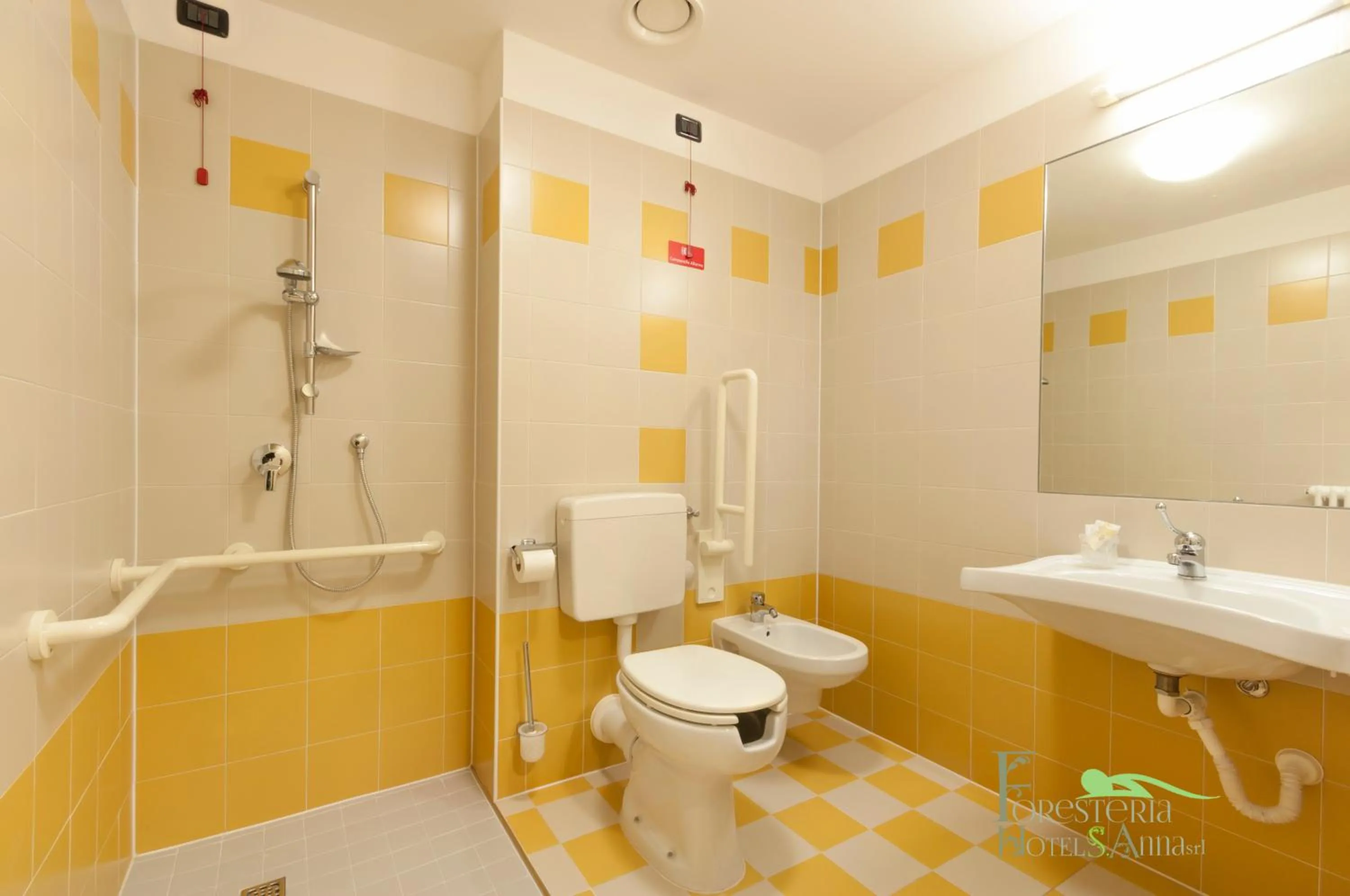 Shower in Foresteria Sant'Anna