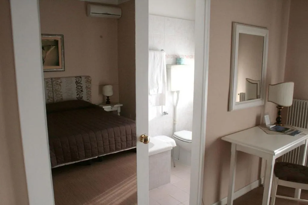 Bed in Hotel Ristorante La Rua