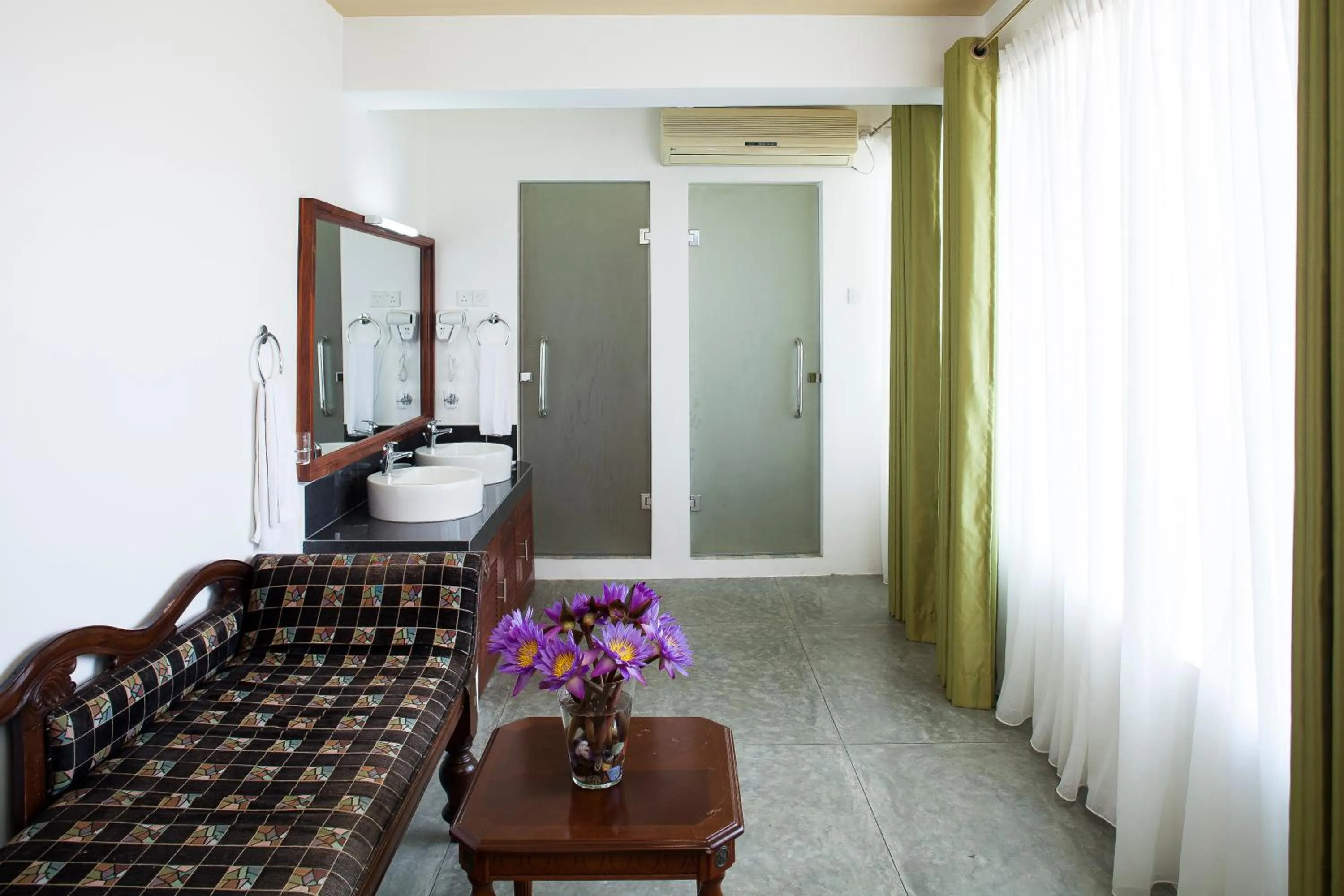 Bathroom in The Albatross, Kandy