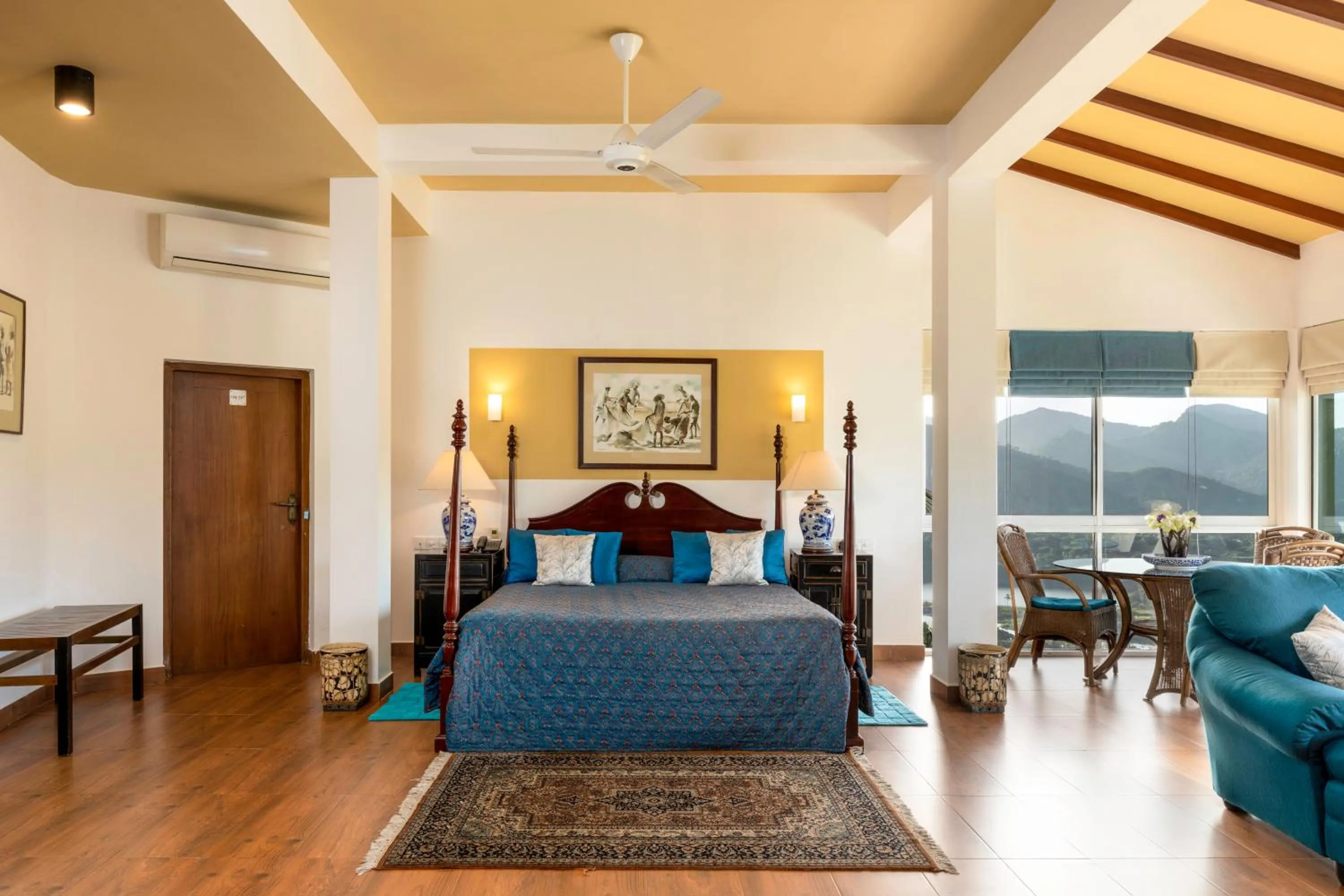 Photo of the whole room, Bed in The Albatross, Kandy