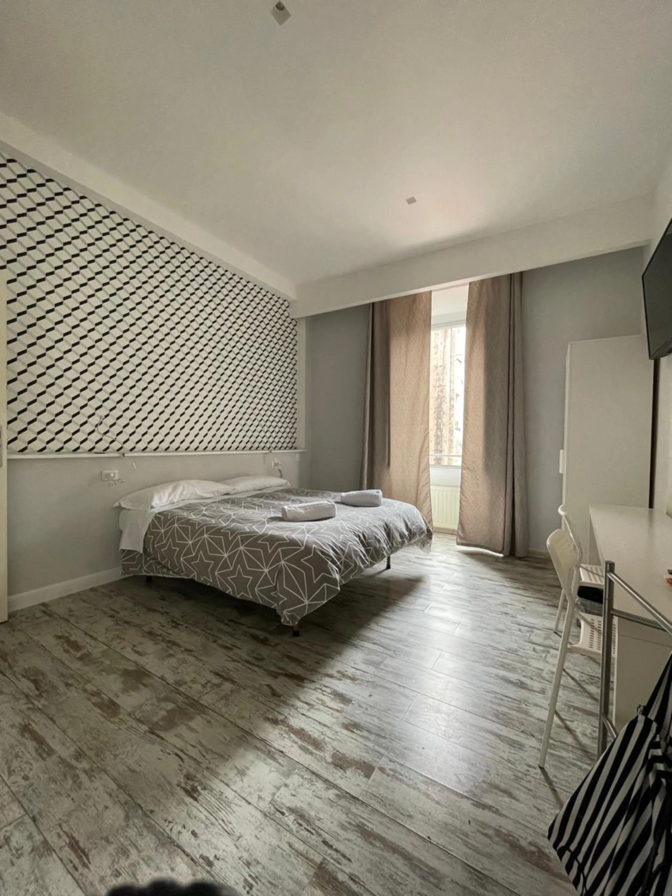 Photo of the whole room, Bed in Moshi Moshi