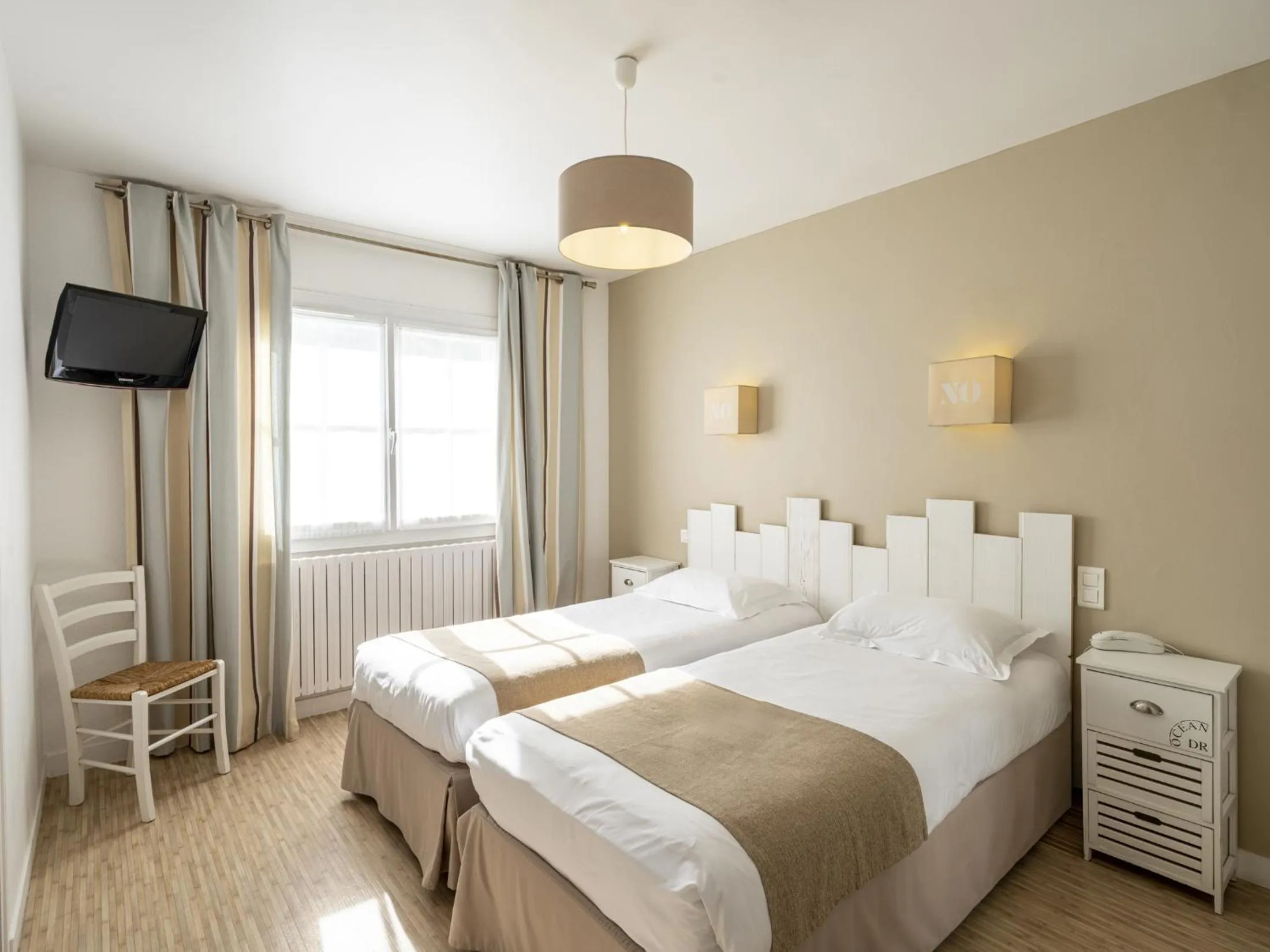 Bed in Hotel Autre Mer