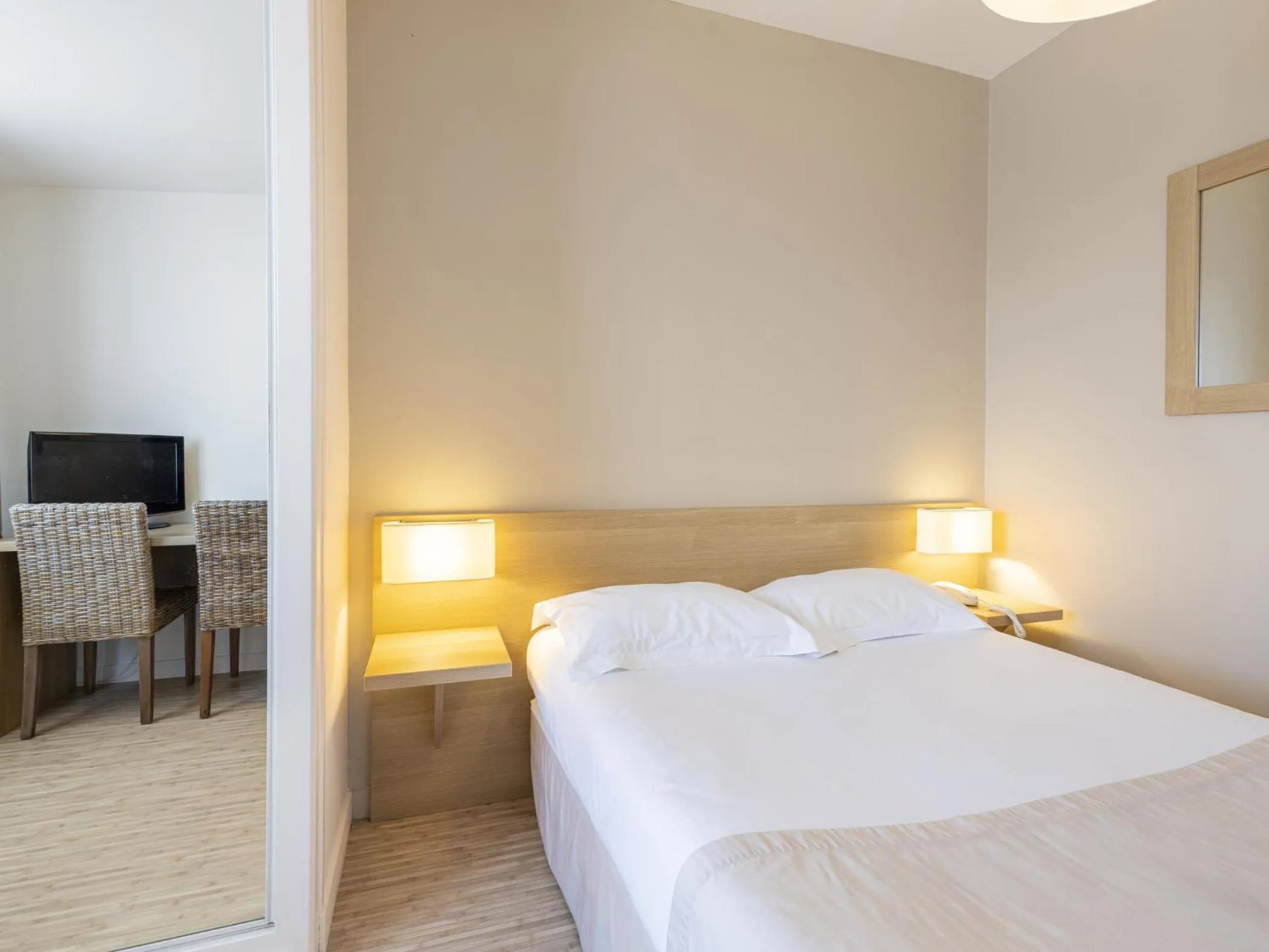 Bed in Hotel Autre Mer