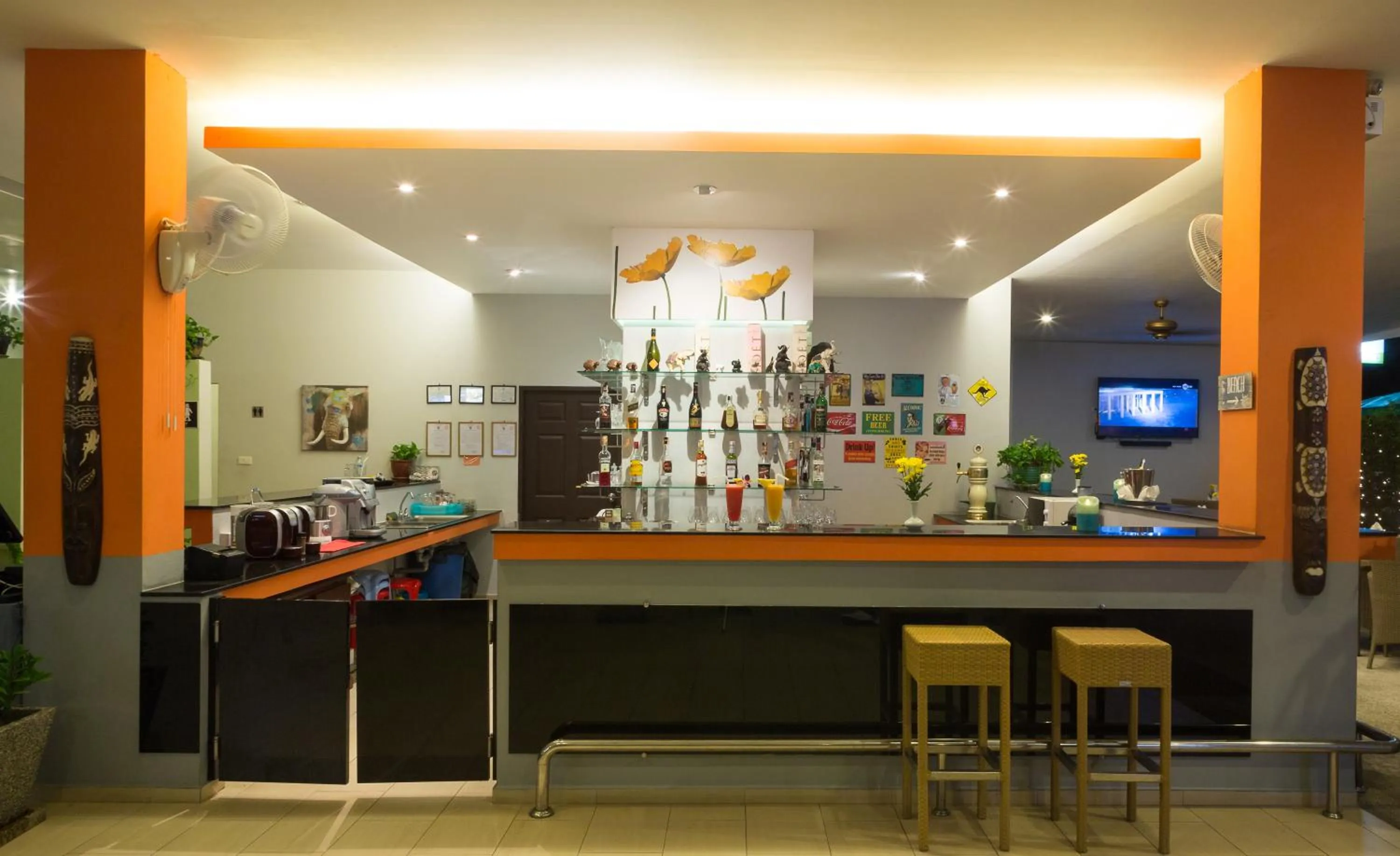 Lounge or bar in Austrian Garden Hotel & Restaurant Patong