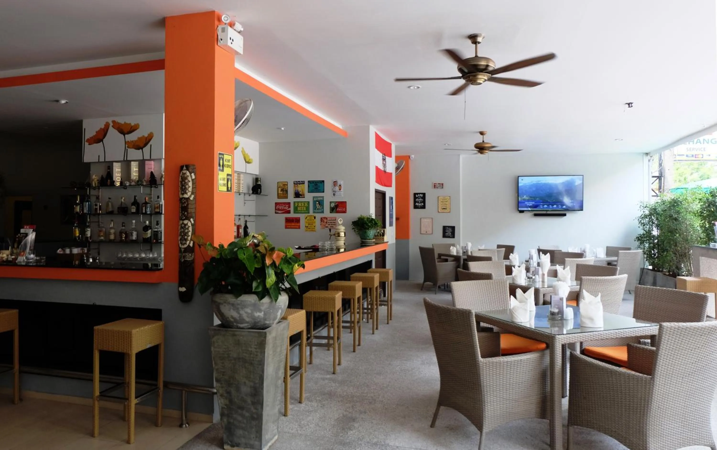 Lounge or bar in Austrian Garden Hotel & Restaurant Patong