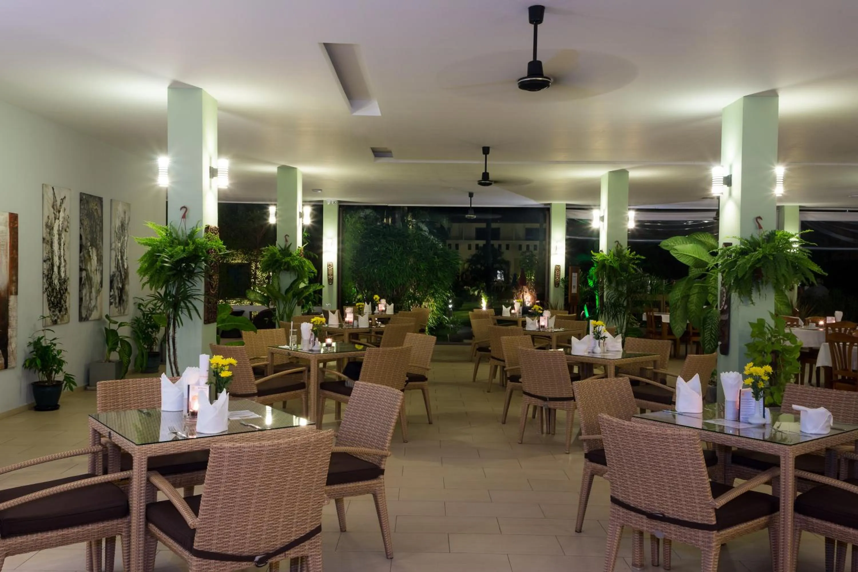 Restaurant/places to eat in Austrian Garden Hotel & Restaurant Patong