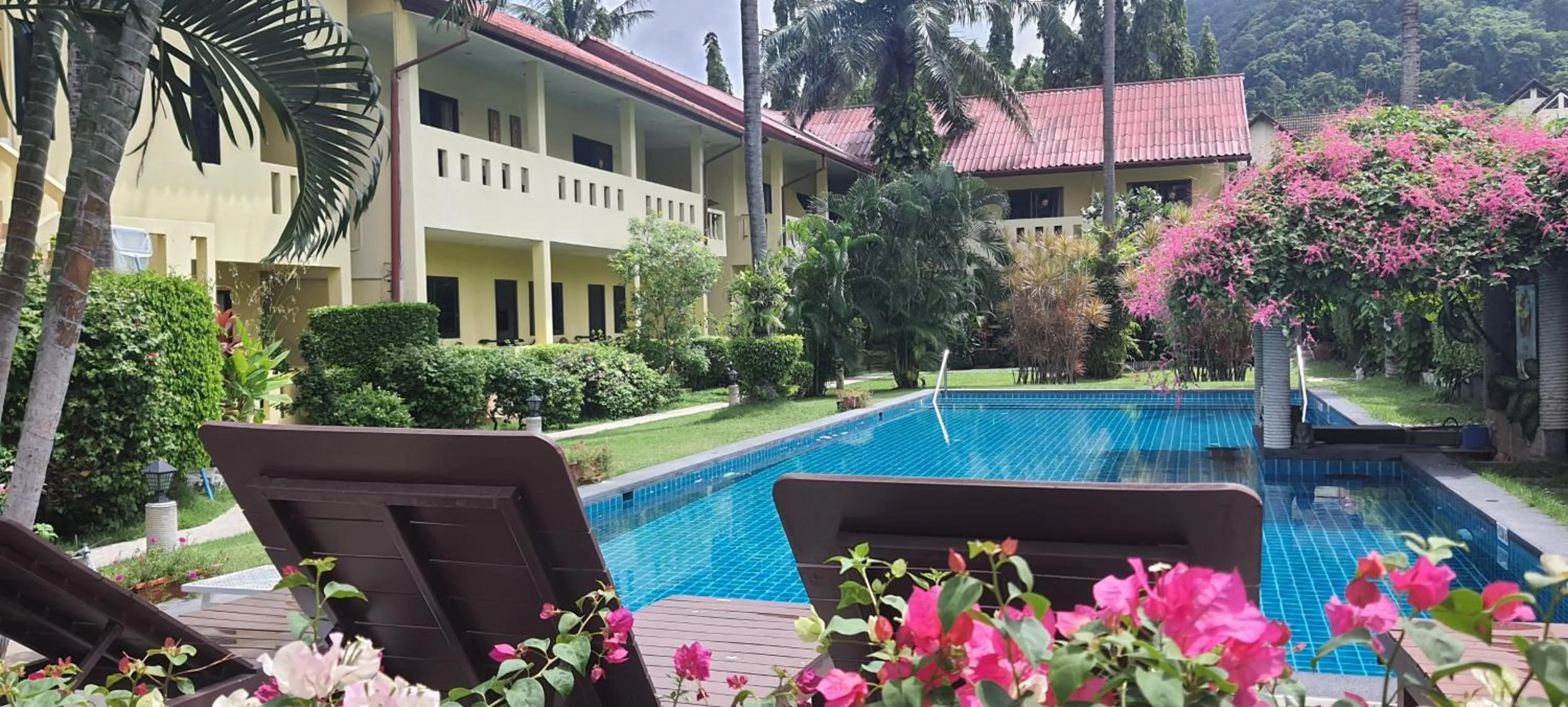 Swimming pool in Austrian Garden Hotel & Restaurant Patong
