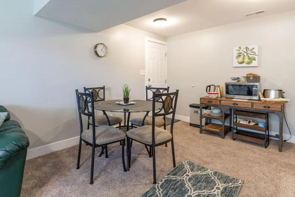 Kitchen or kitchenette in Fly Away Home