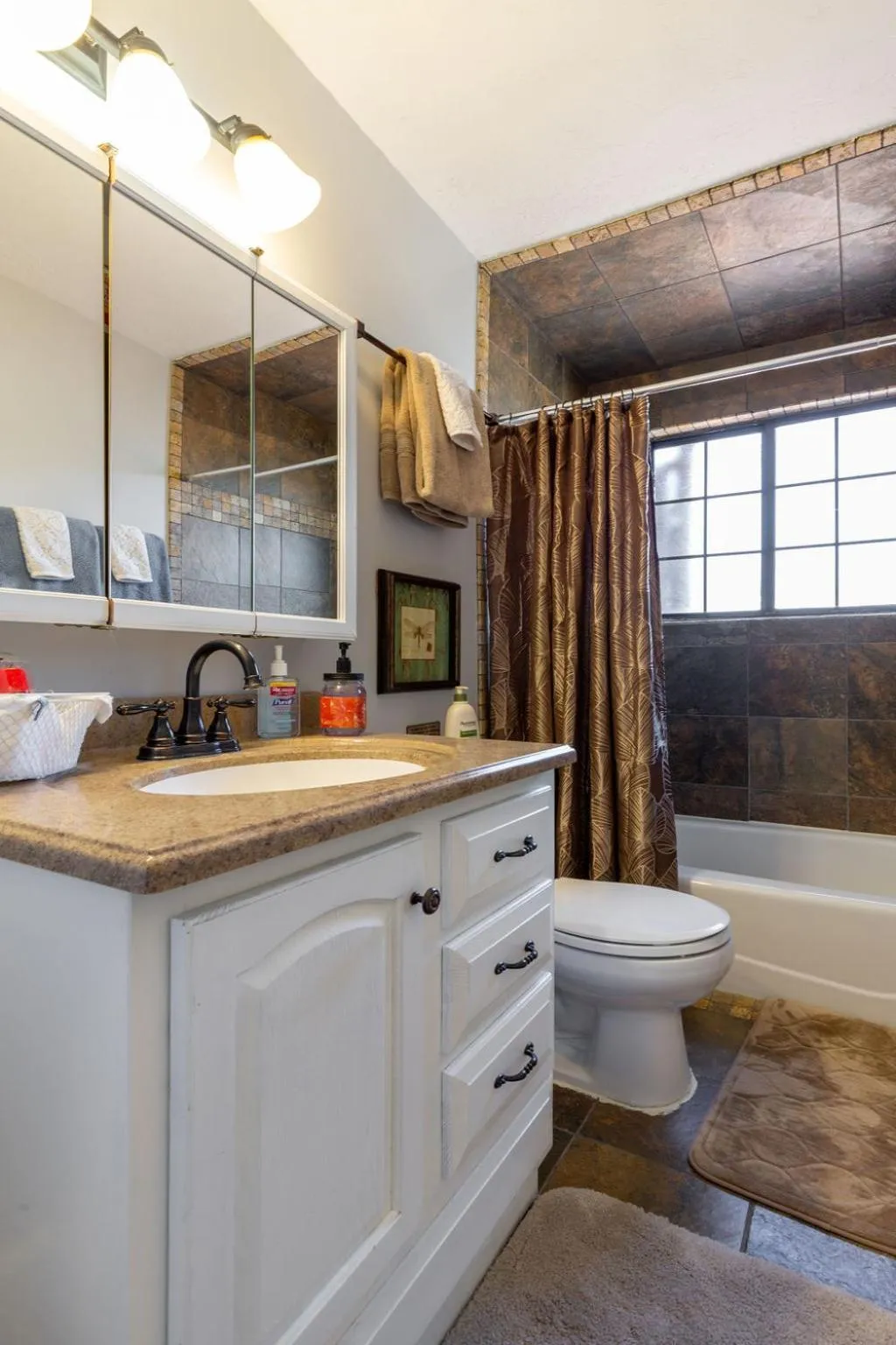 Bathroom in Fly Away Home