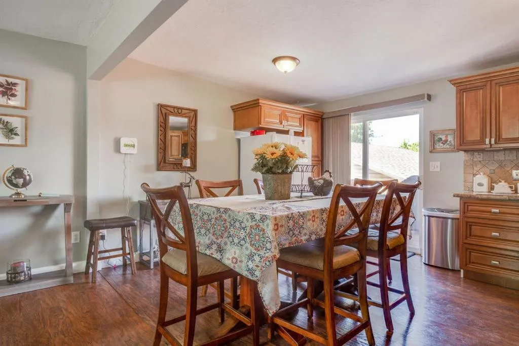 Dining area in Fly Away Home
