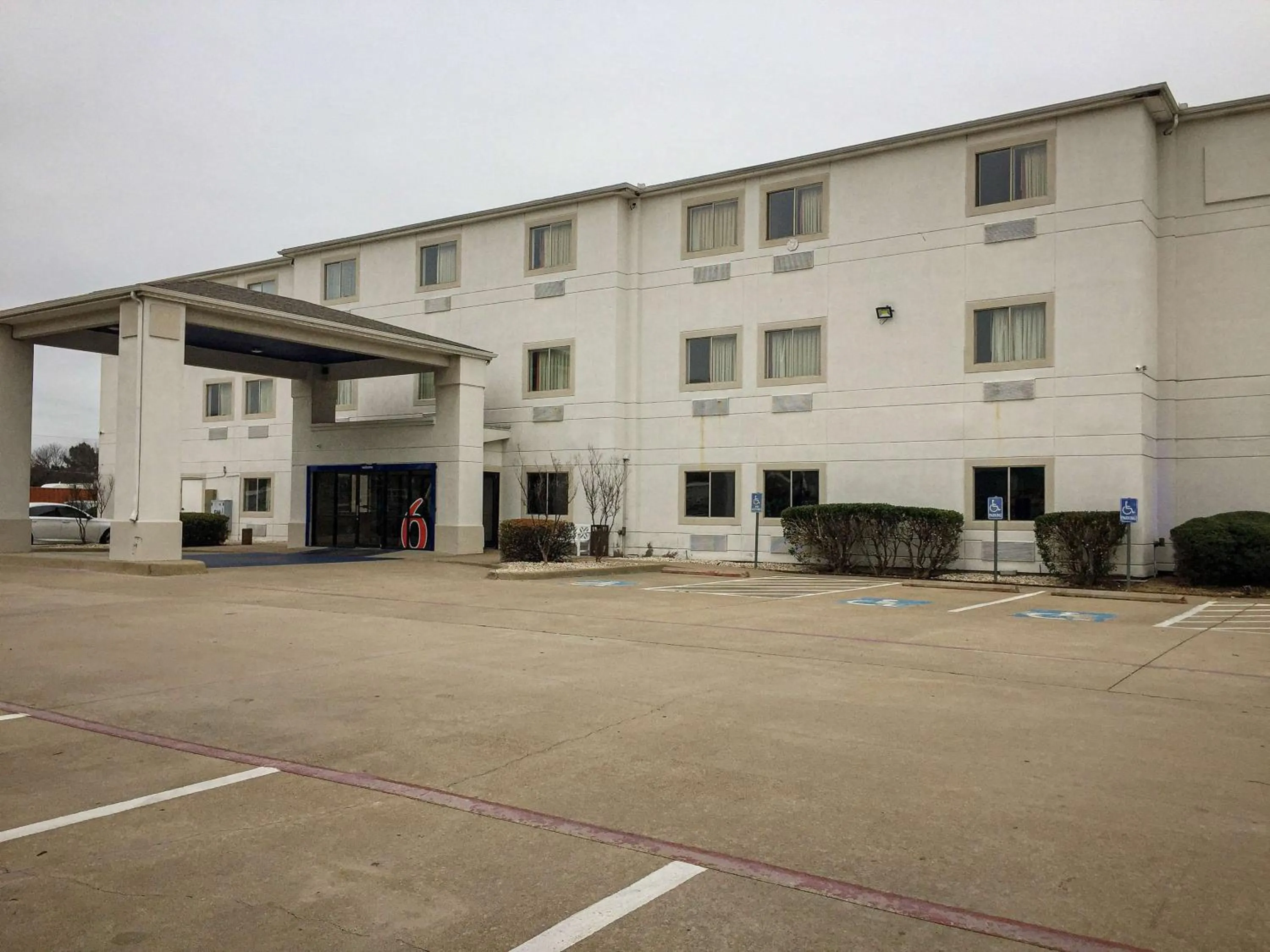 Property building in Motel 6-Woodway, TX