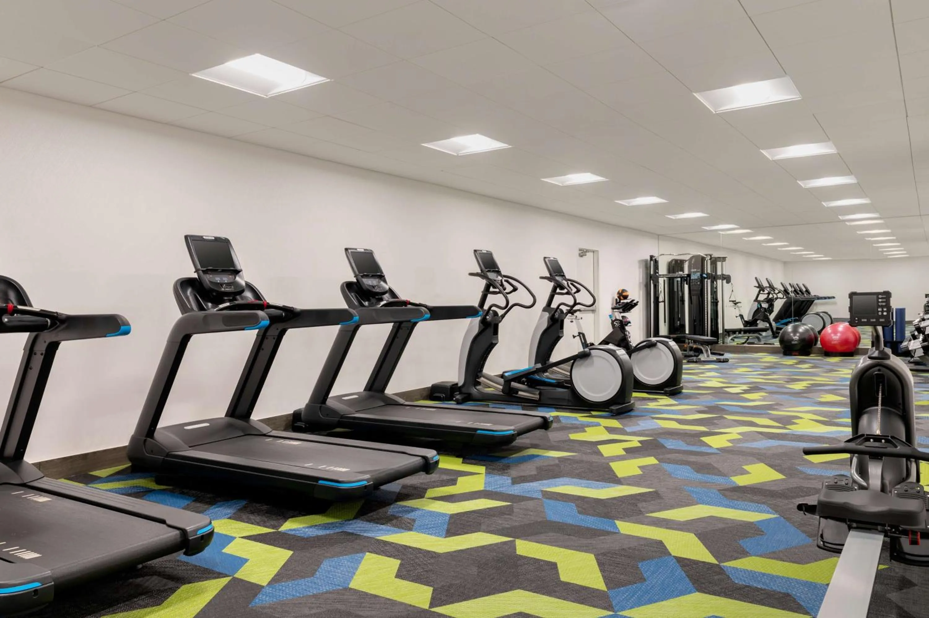 Fitness centre/facilities in DoubleTree by Hilton San Francisco South Airport Blvd