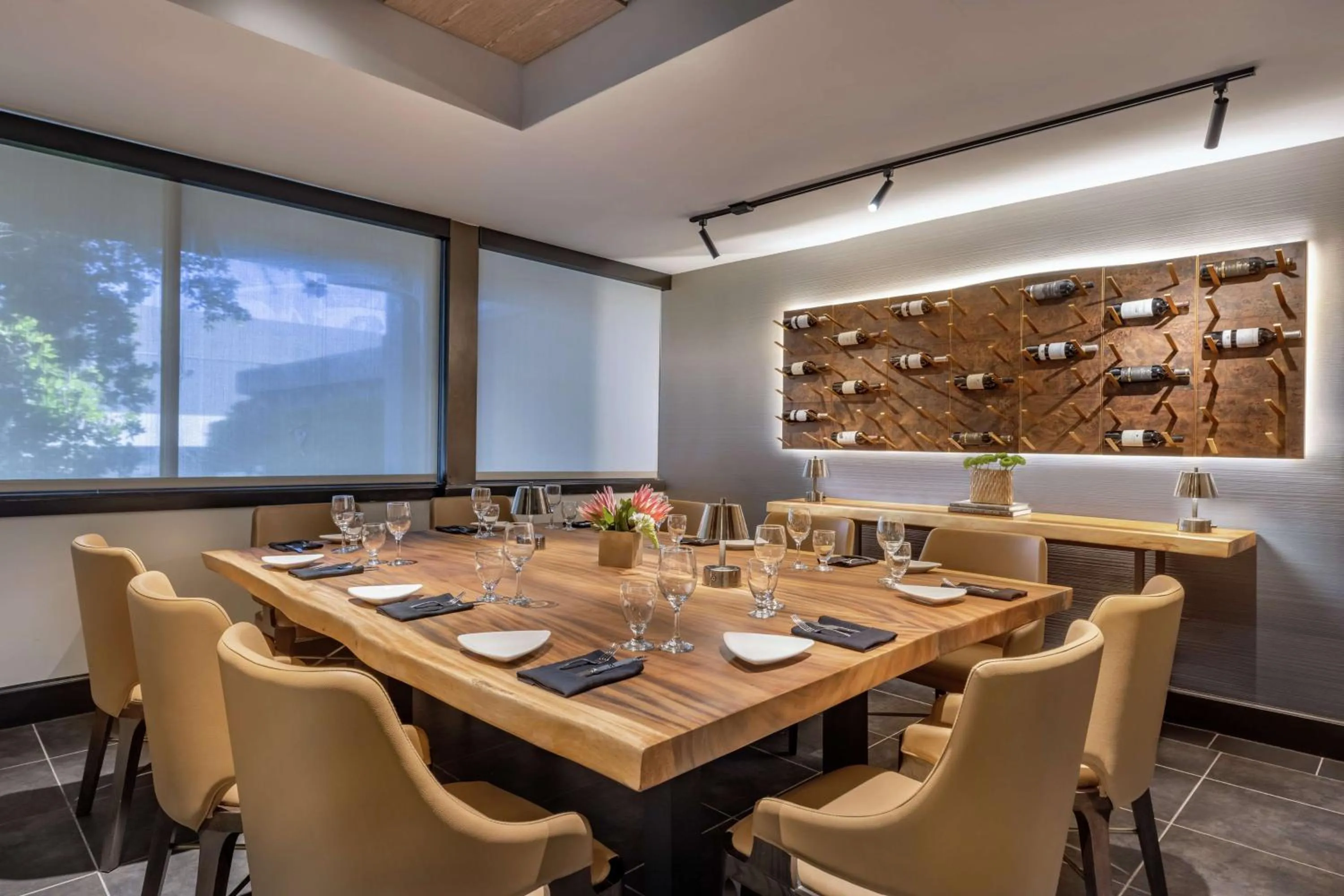 Restaurant/places to eat in DoubleTree by Hilton San Francisco South Airport Blvd