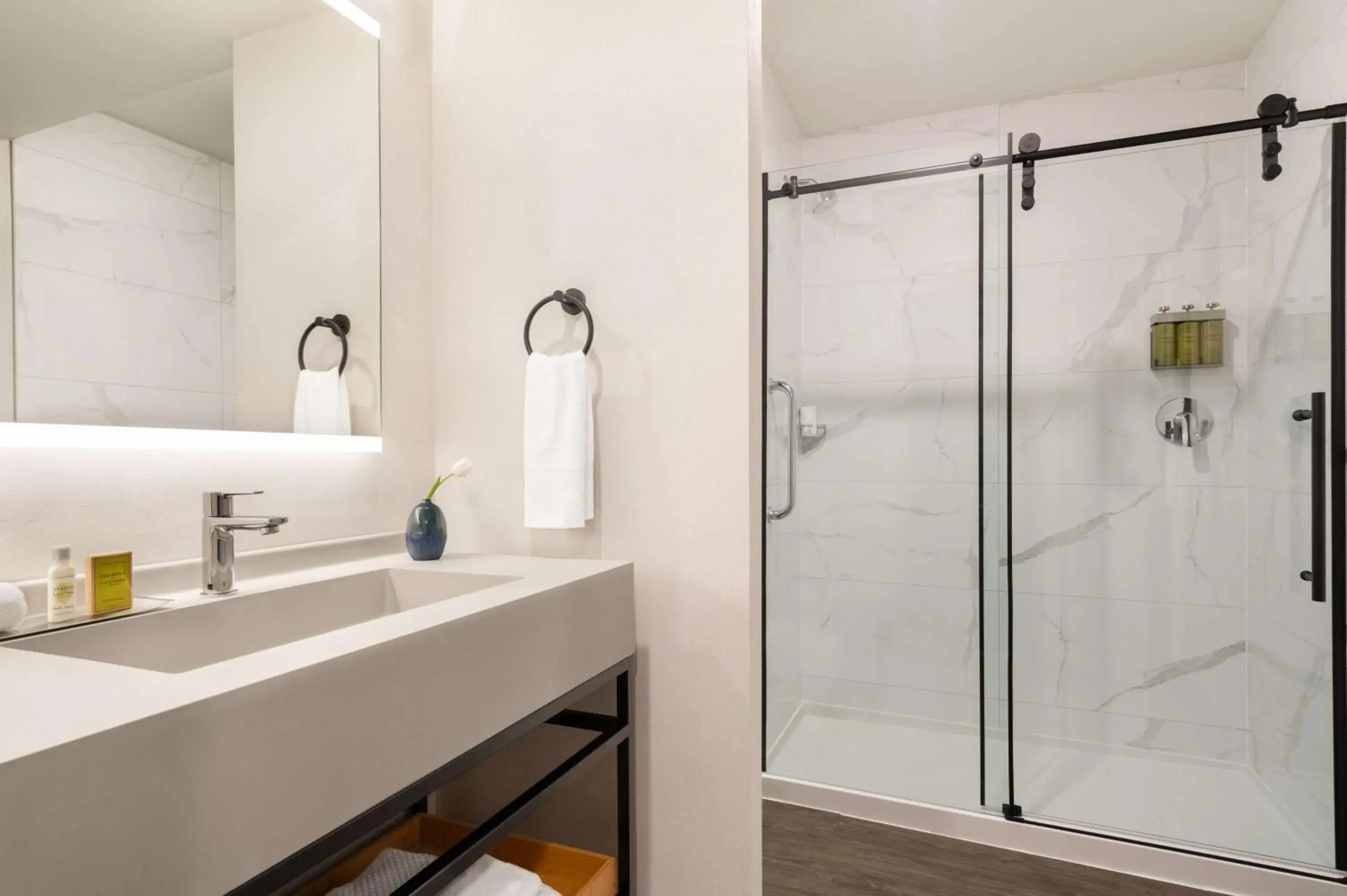 King Room in DoubleTree by Hilton San Francisco South Airport Blvd King Room in DoubleTree by Hilton San Francisco South Airport Blvd