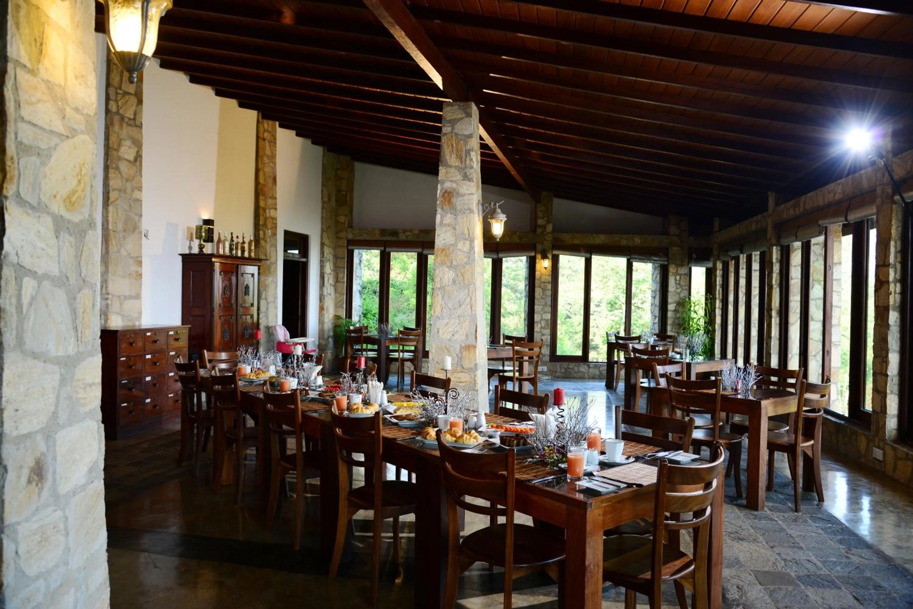 Restaurant/places to eat in Mount Royal