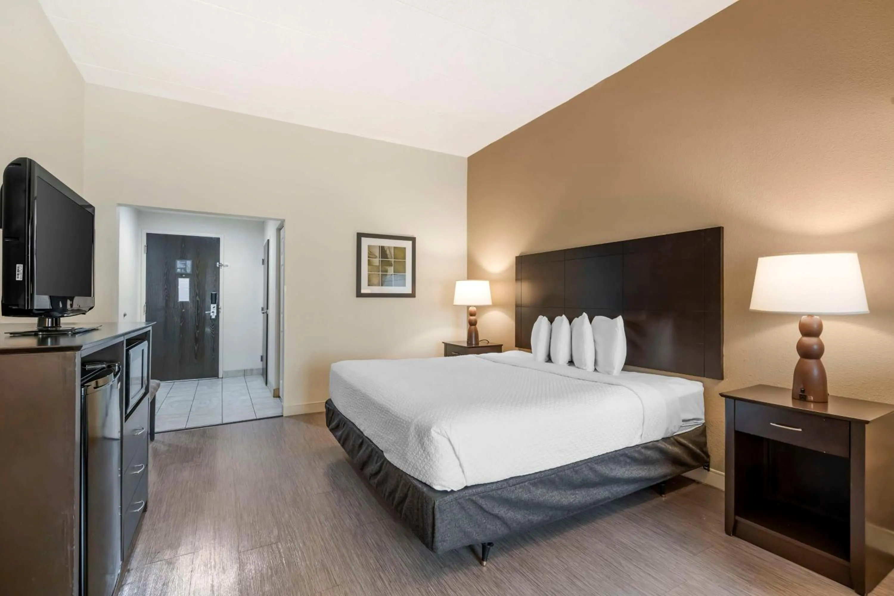 Bedroom, Bed in Best Western Suites Columbus