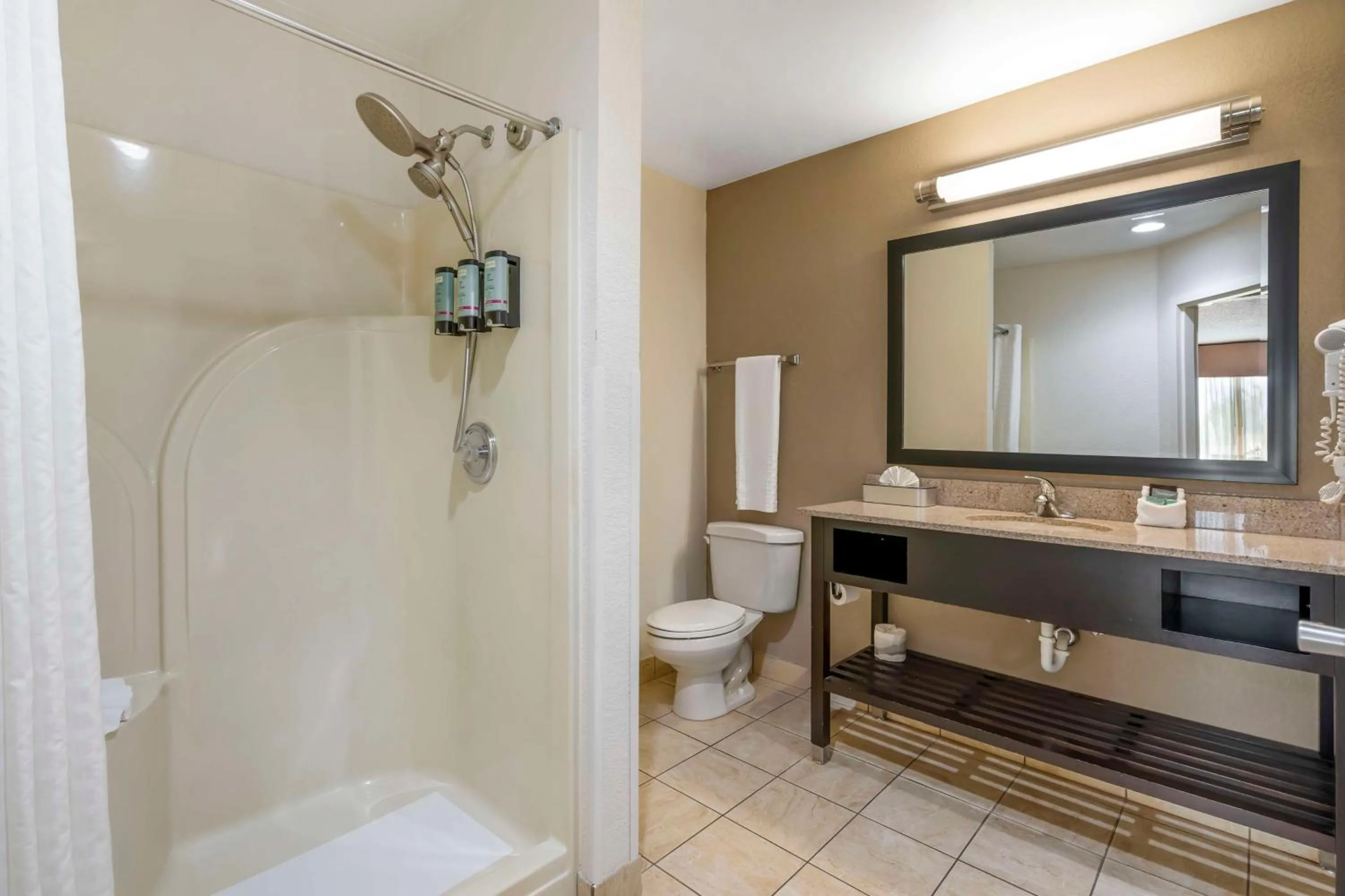 Bathroom in Best Western Suites Columbus