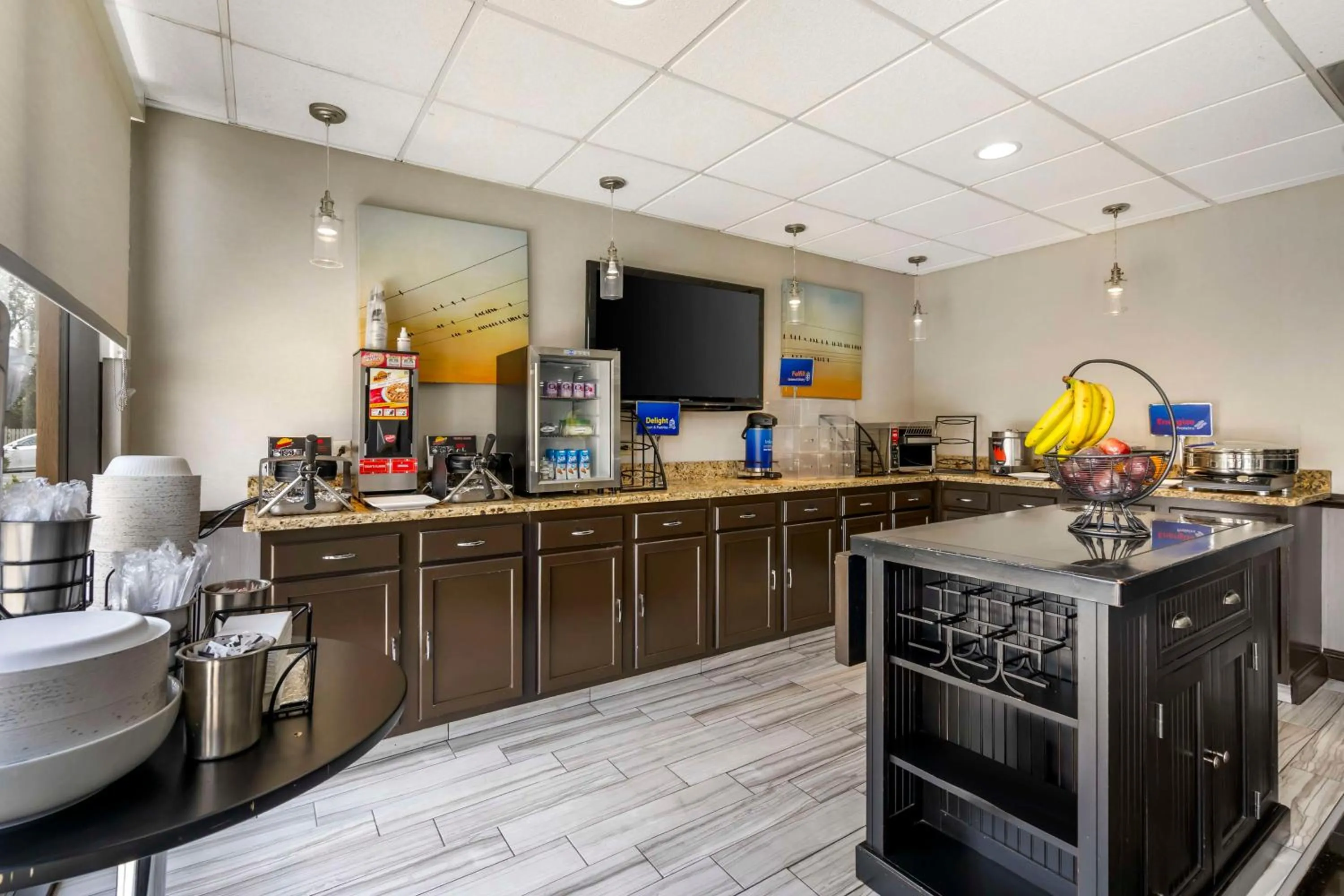 Breakfast in Best Western Suites Columbus