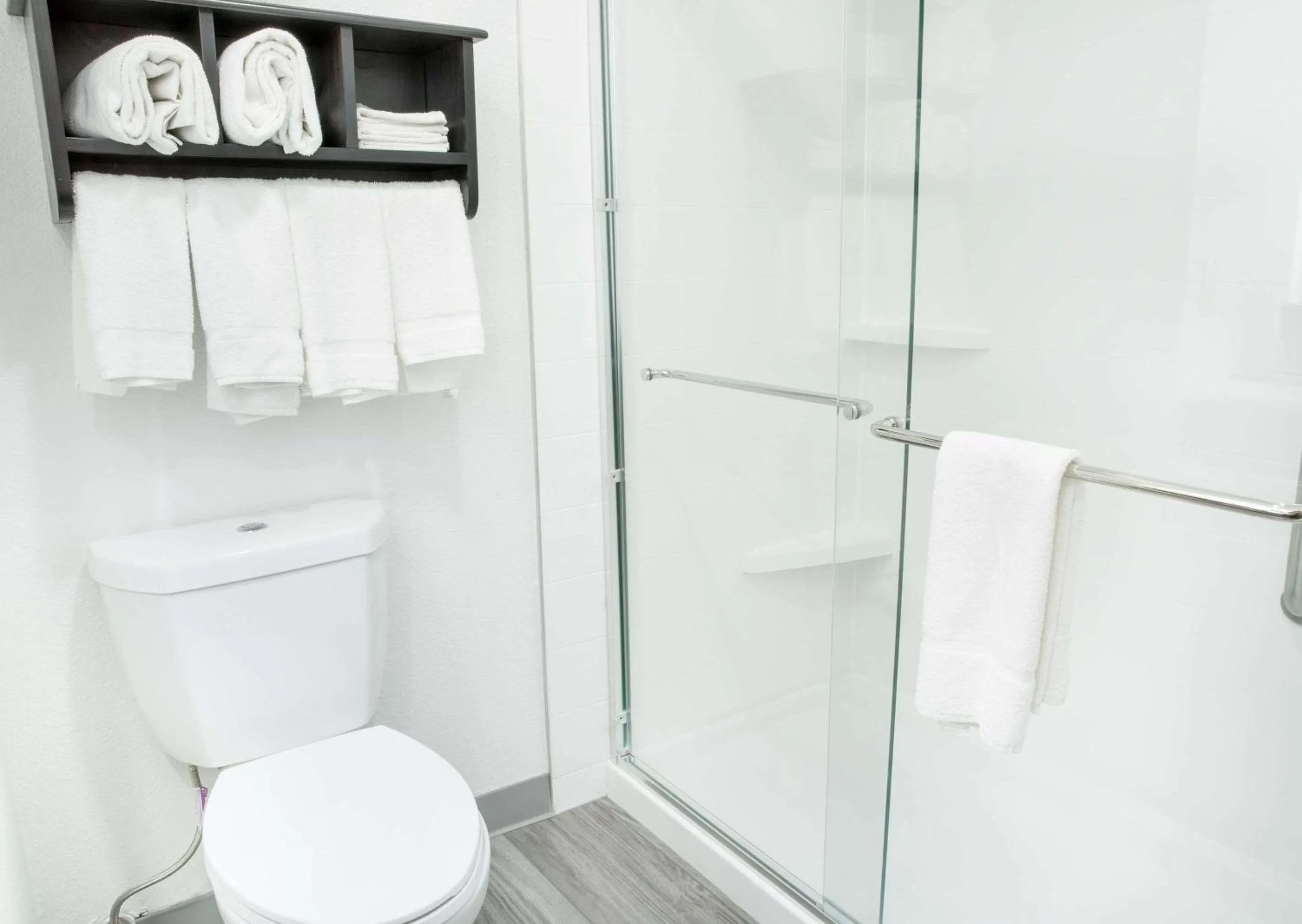 Bedroom in Country Inn & Suites by Radisson, Columbus West, OH