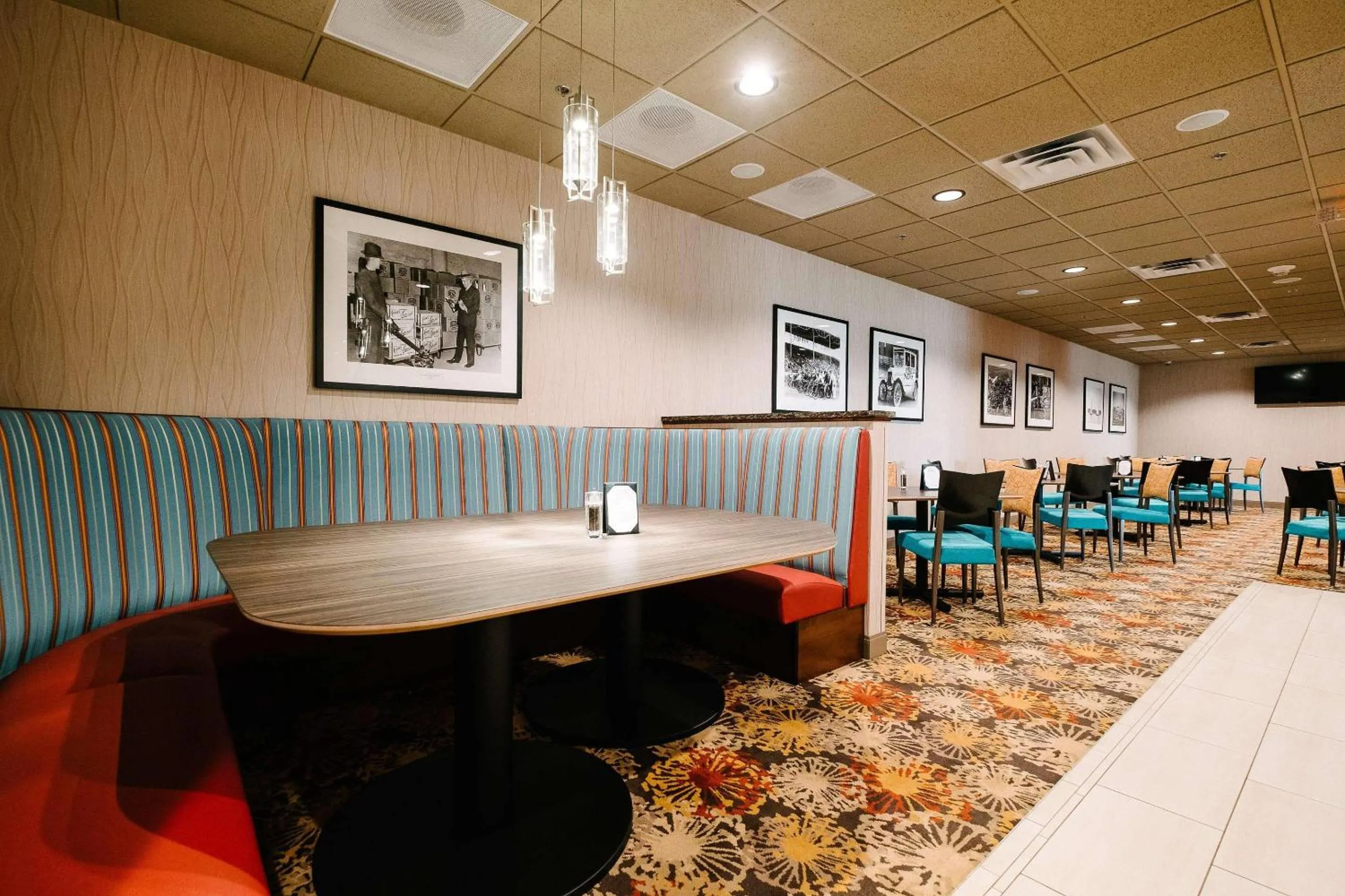 Restaurant/places to eat in Radisson Hotel St Paul Downtown