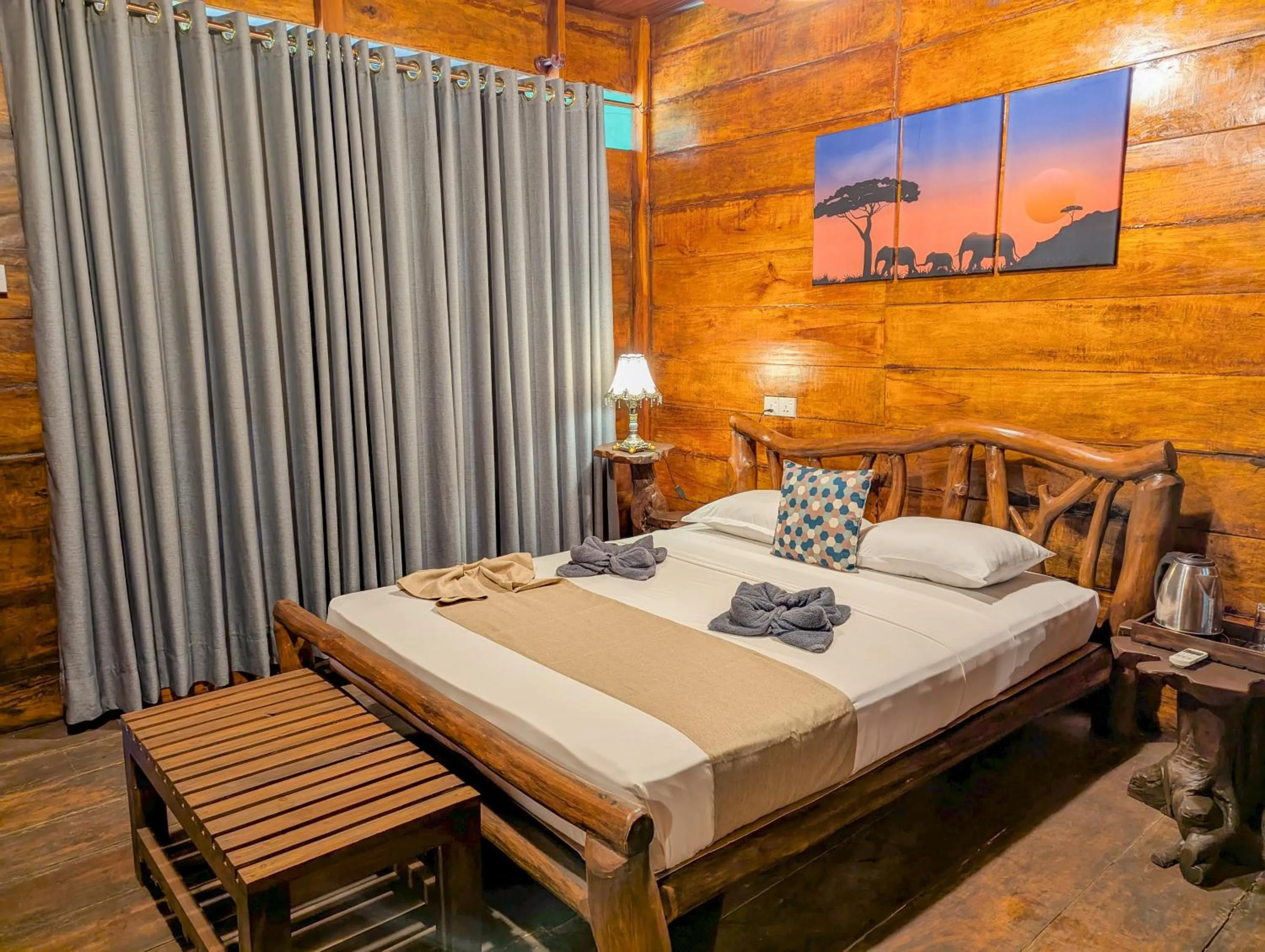 Bed in Sigiri Choona Lodge 'unique sunrise viewpoint'