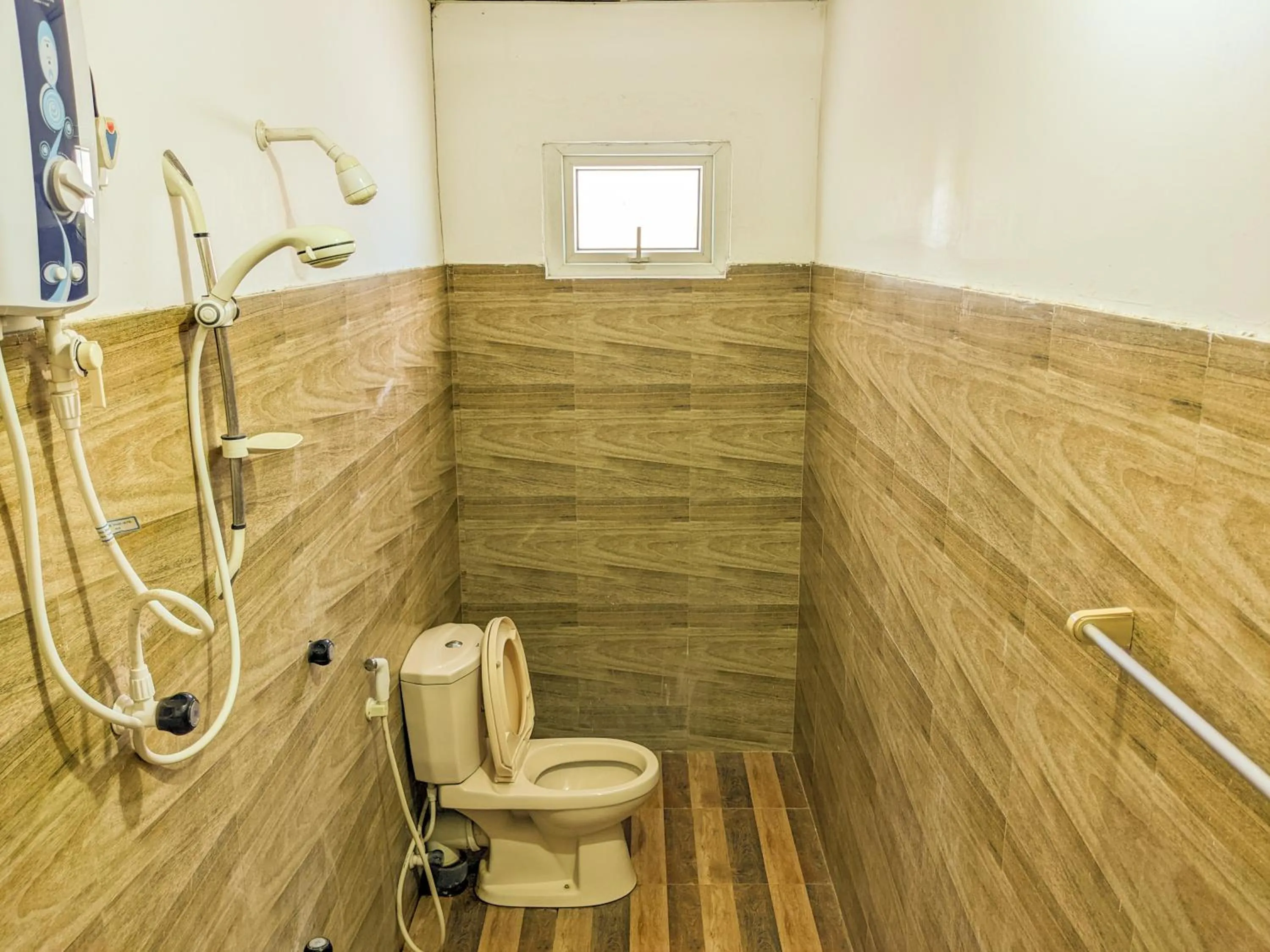 Bathroom in Sigiri Choona Lodge 'unique sunrise viewpoint'