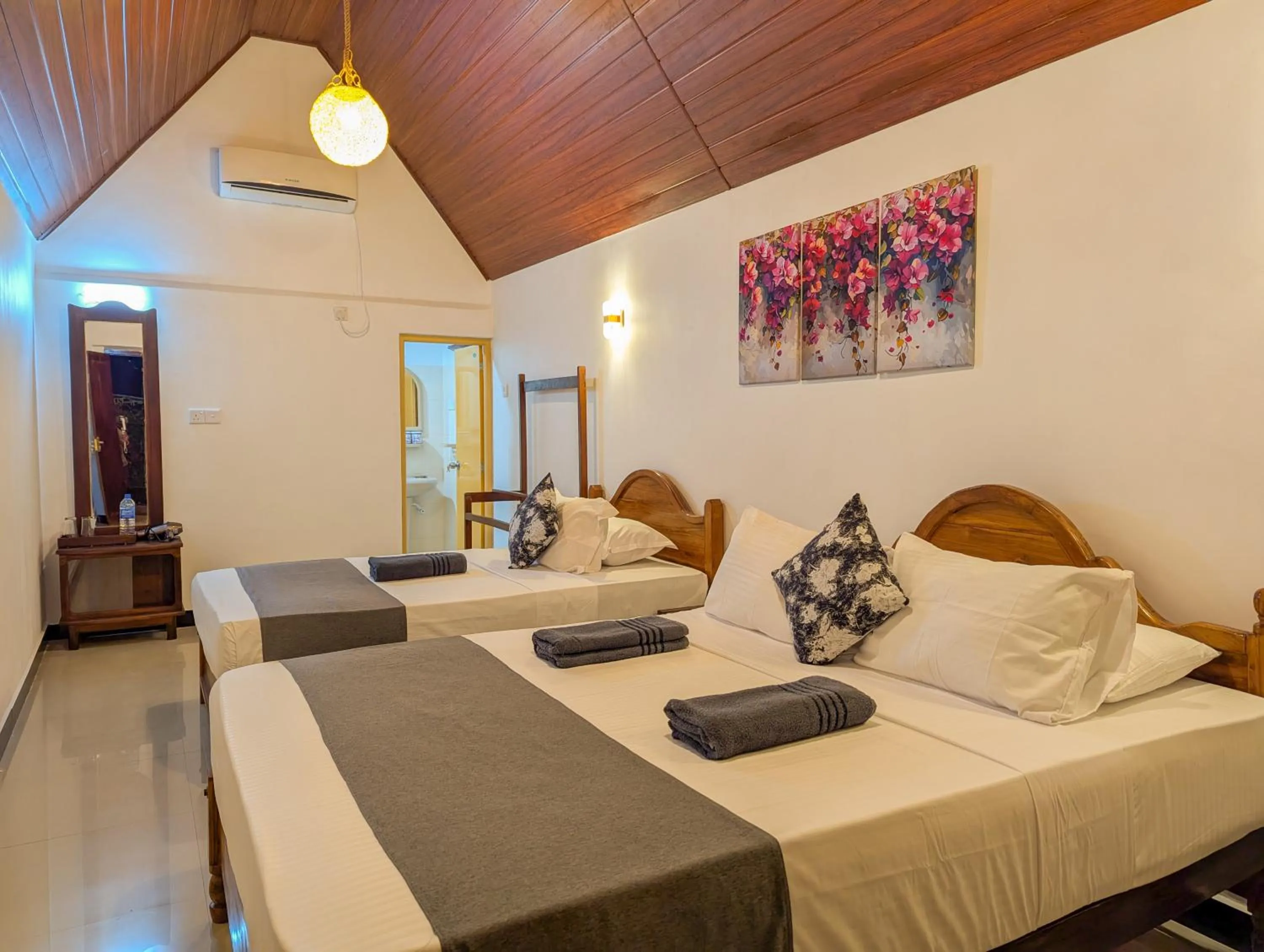 Bed in Sigiri Choona Lodge 'unique sunrise viewpoint'