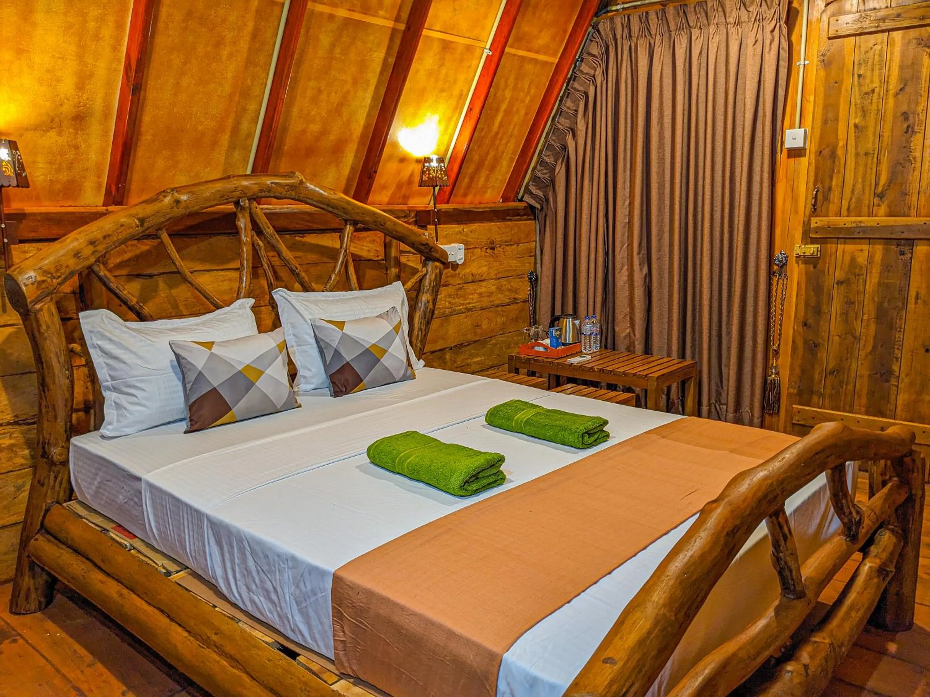 Bed in Sigiri Choona Lodge 'unique sunrise viewpoint'