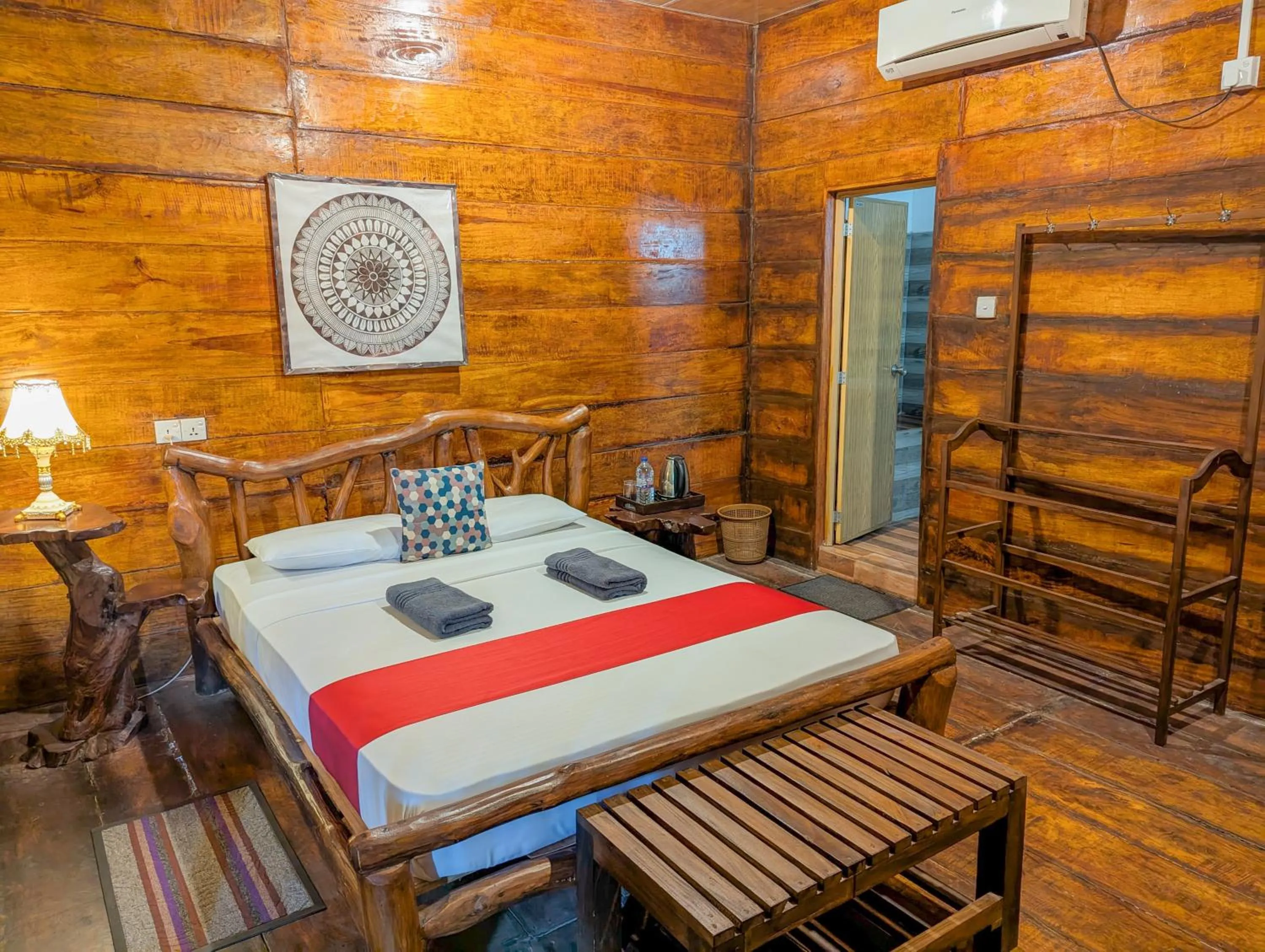 Bed in Sigiri Choona Lodge 'unique sunrise viewpoint'