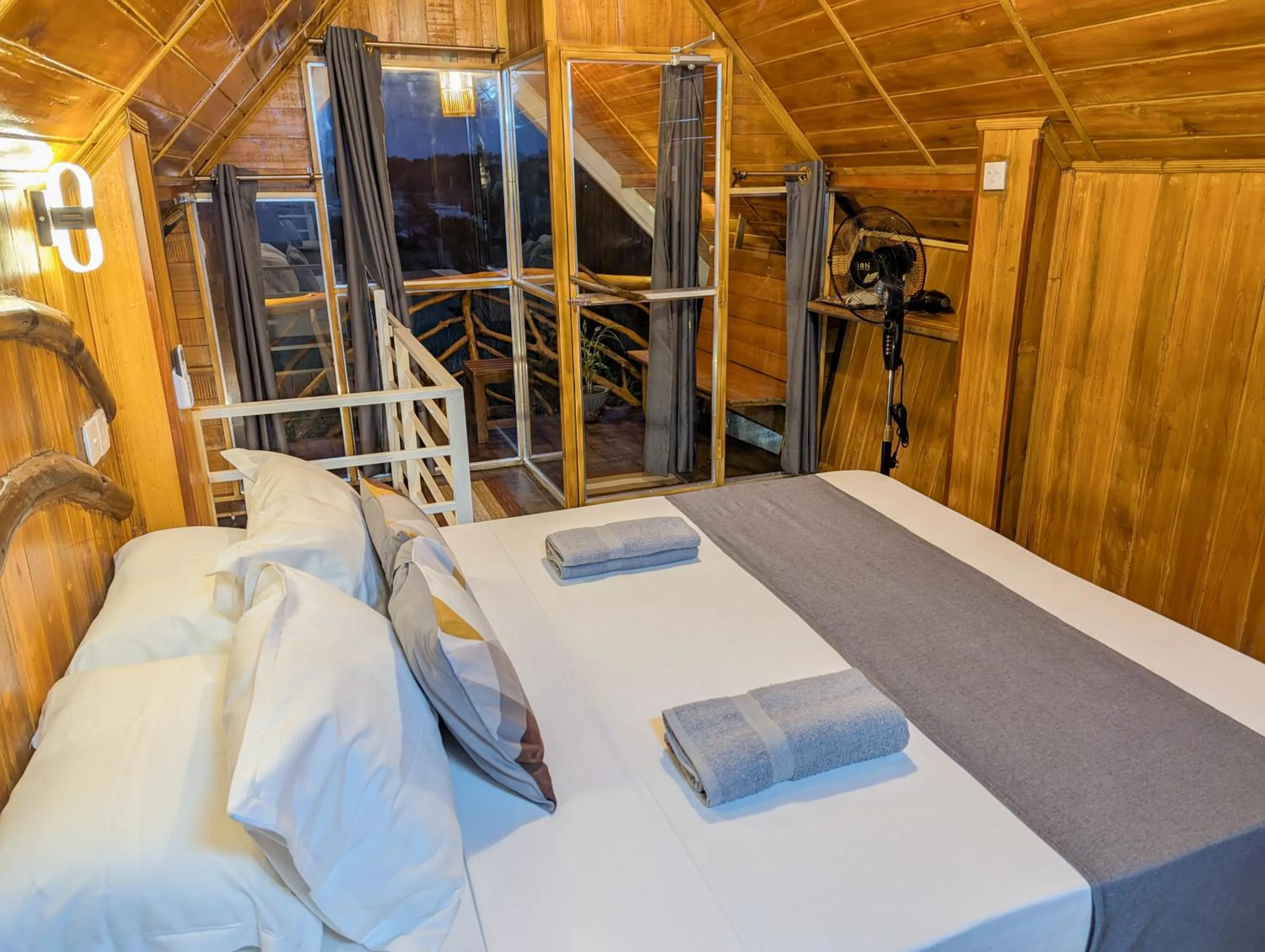 Bed in Sigiri Choona Lodge 'unique sunrise viewpoint'