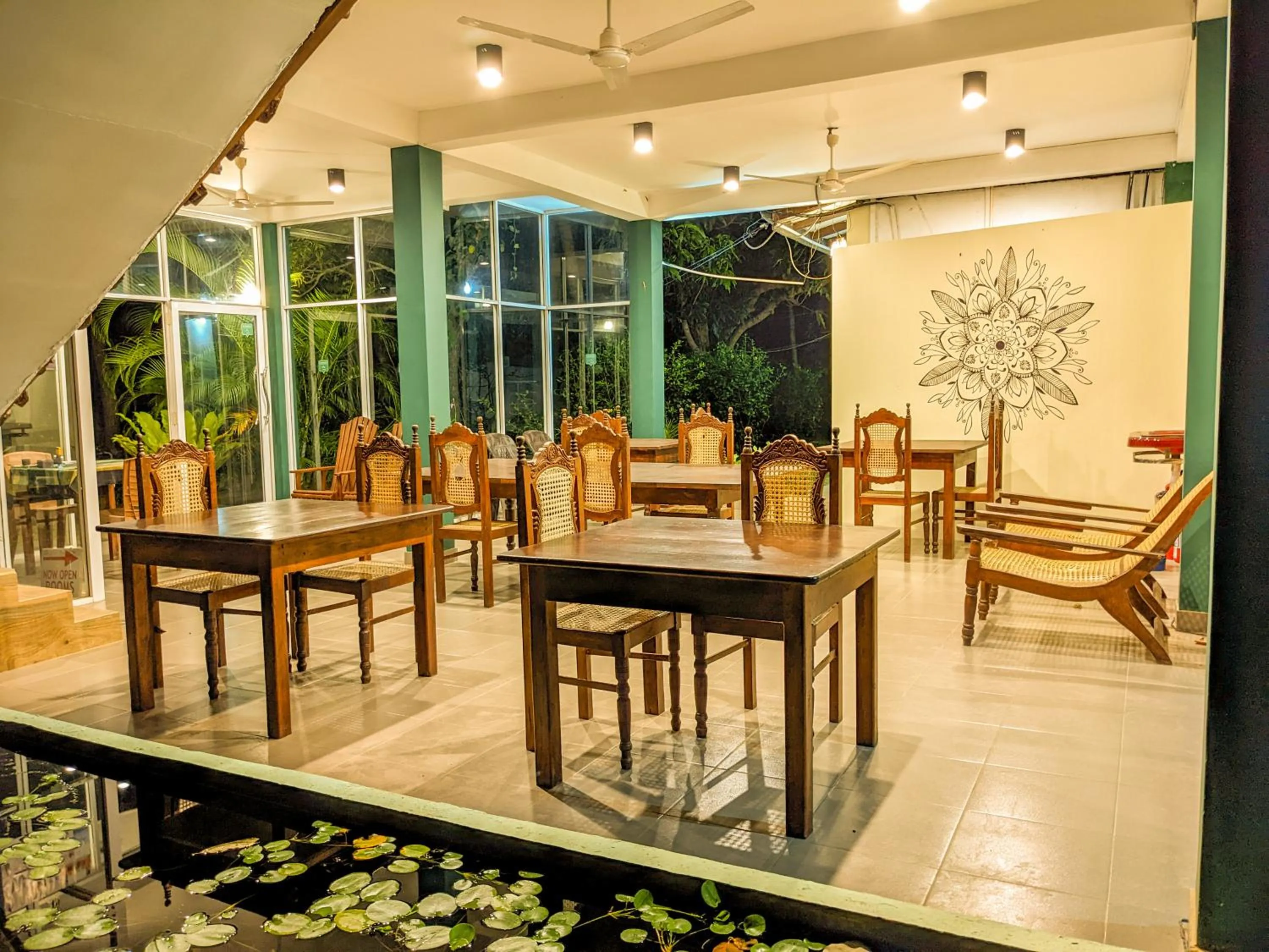 Restaurant/places to eat in Sigiri Choona Lodge 'unique sunrise viewpoint'