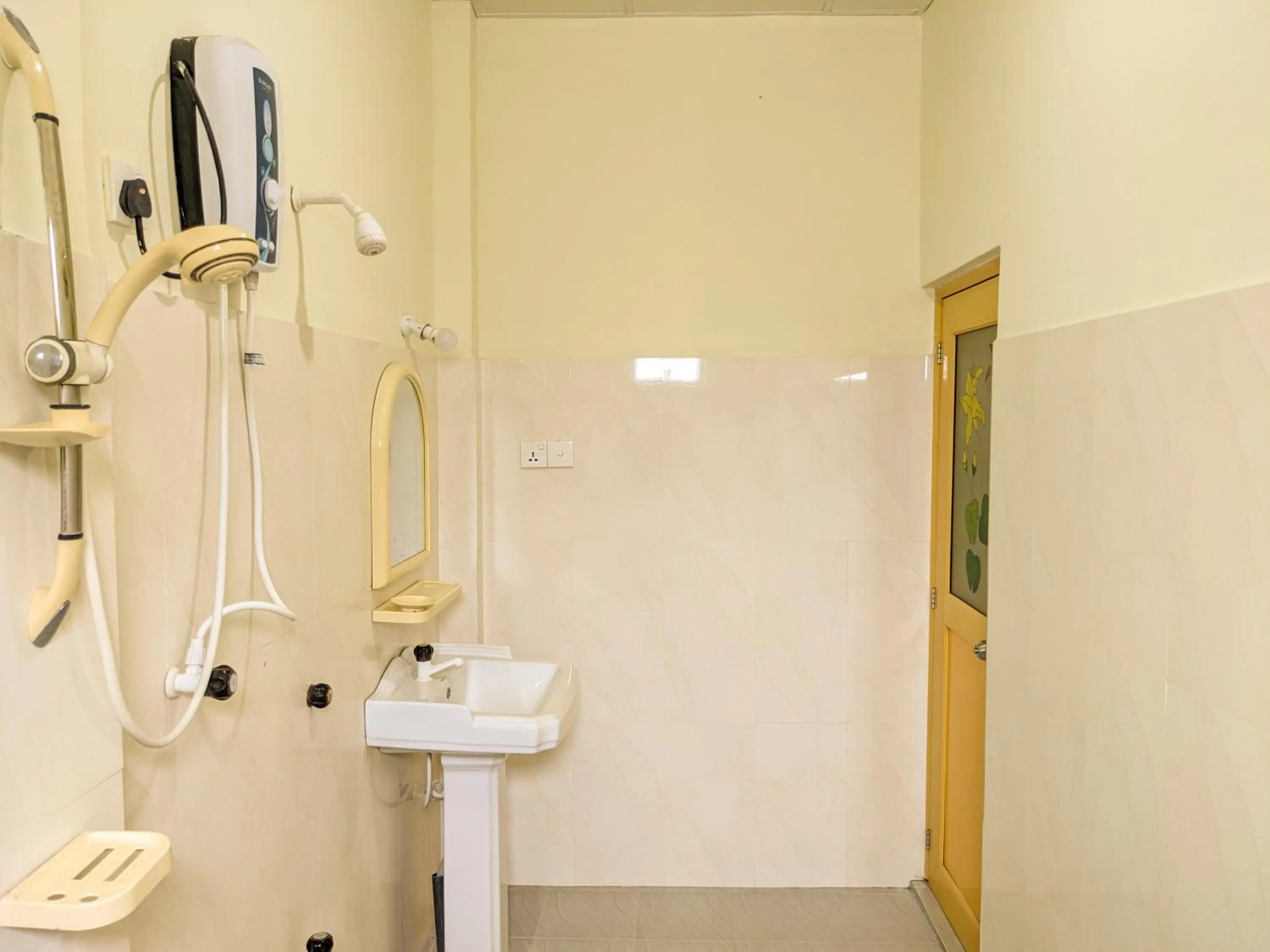 Bathroom in Sigiri Choona Lodge 'unique sunrise viewpoint'