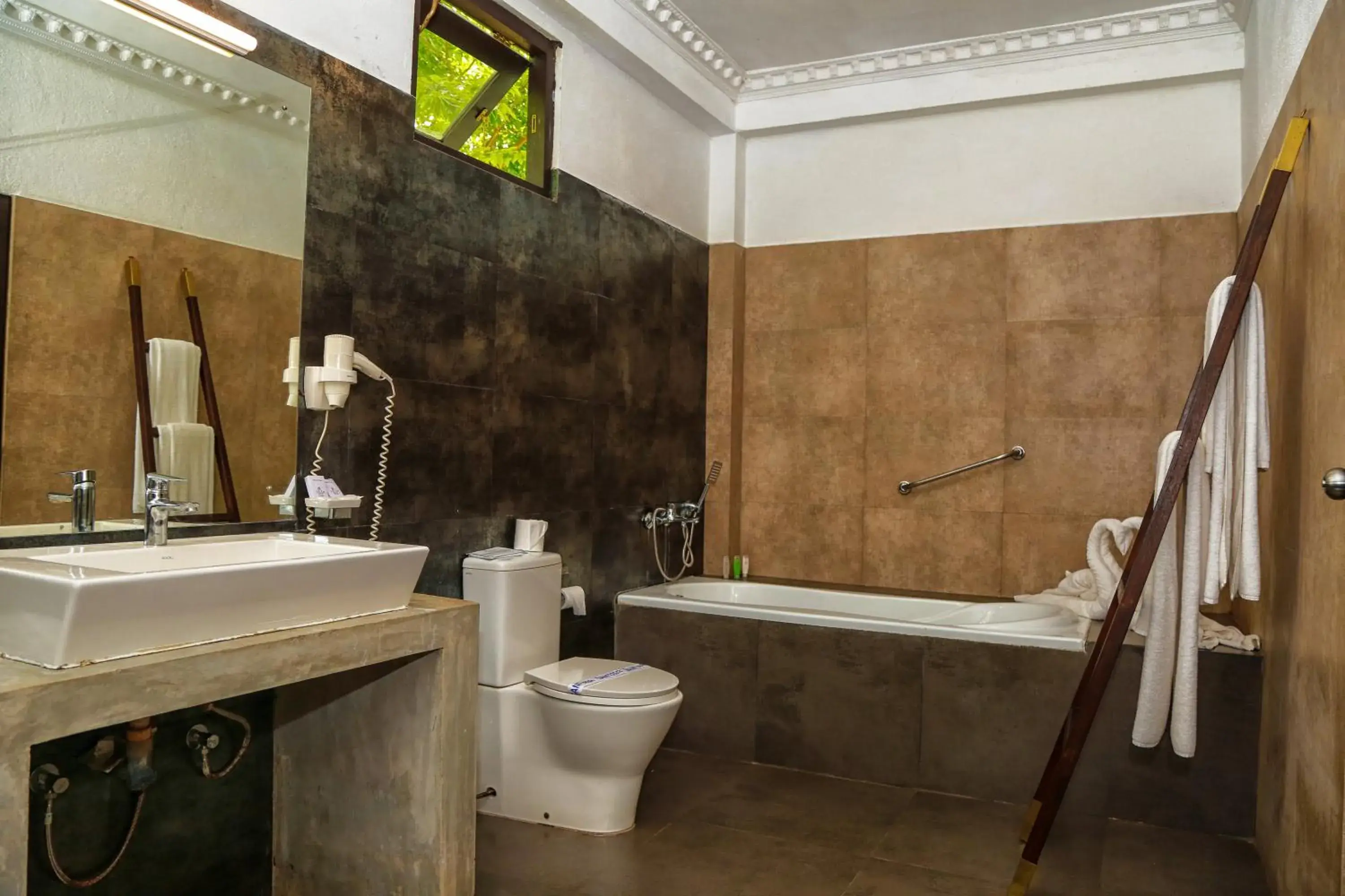 Deluxe Double/Twin Room with with 10% Discount on F&B, Laundry in Oak Ray Elephant Lake Deluxe Double/Twin Room with with 10% Discount on F&B, Laundry in Oak Ray Elephant Lake