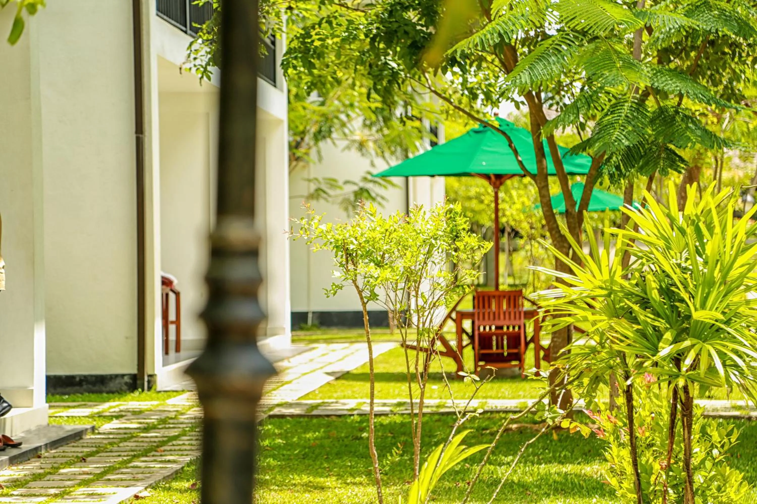 Garden view in Oak Ray Elephant Lake