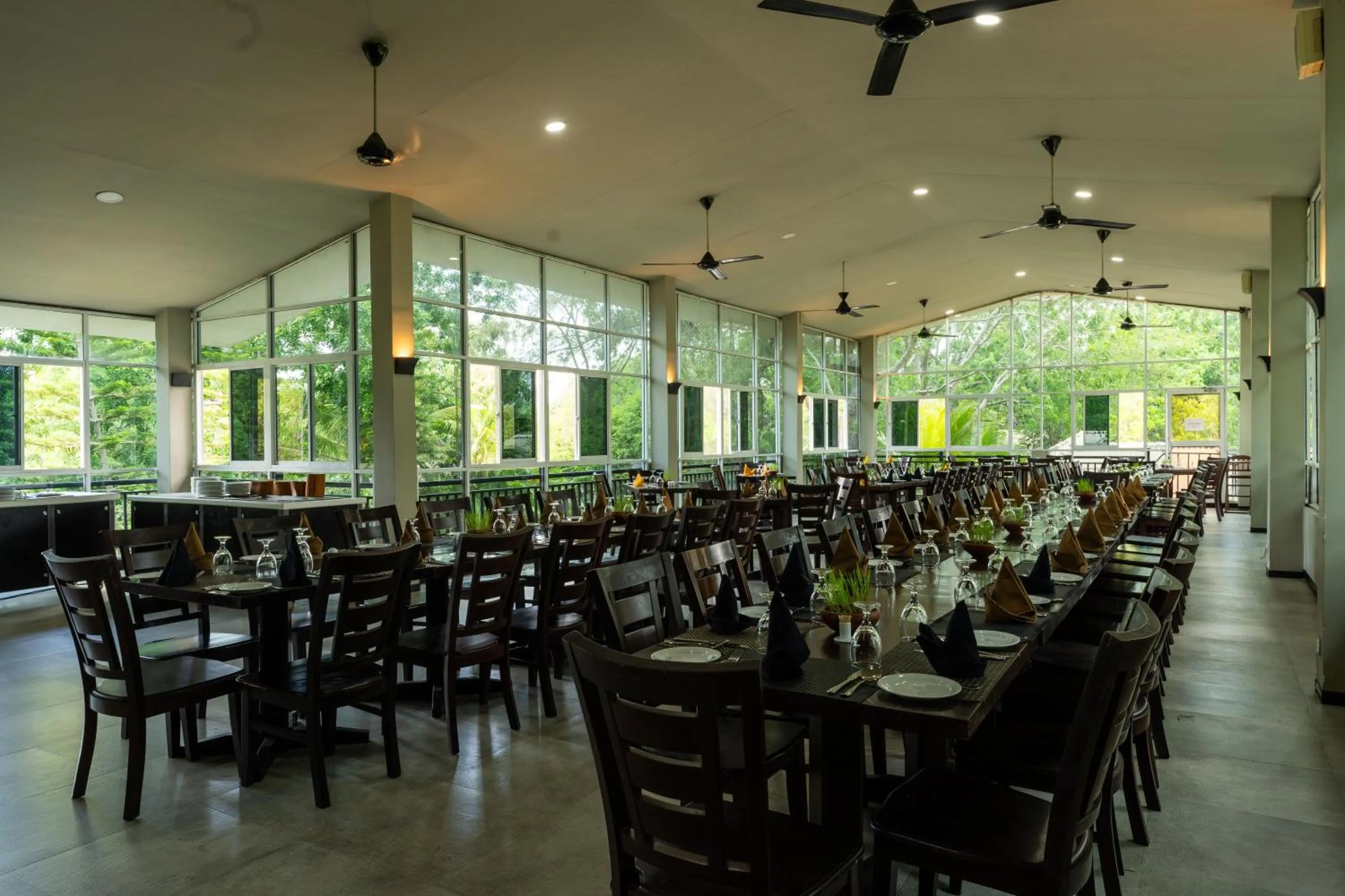 Dining area in Oak Ray Elephant Lake