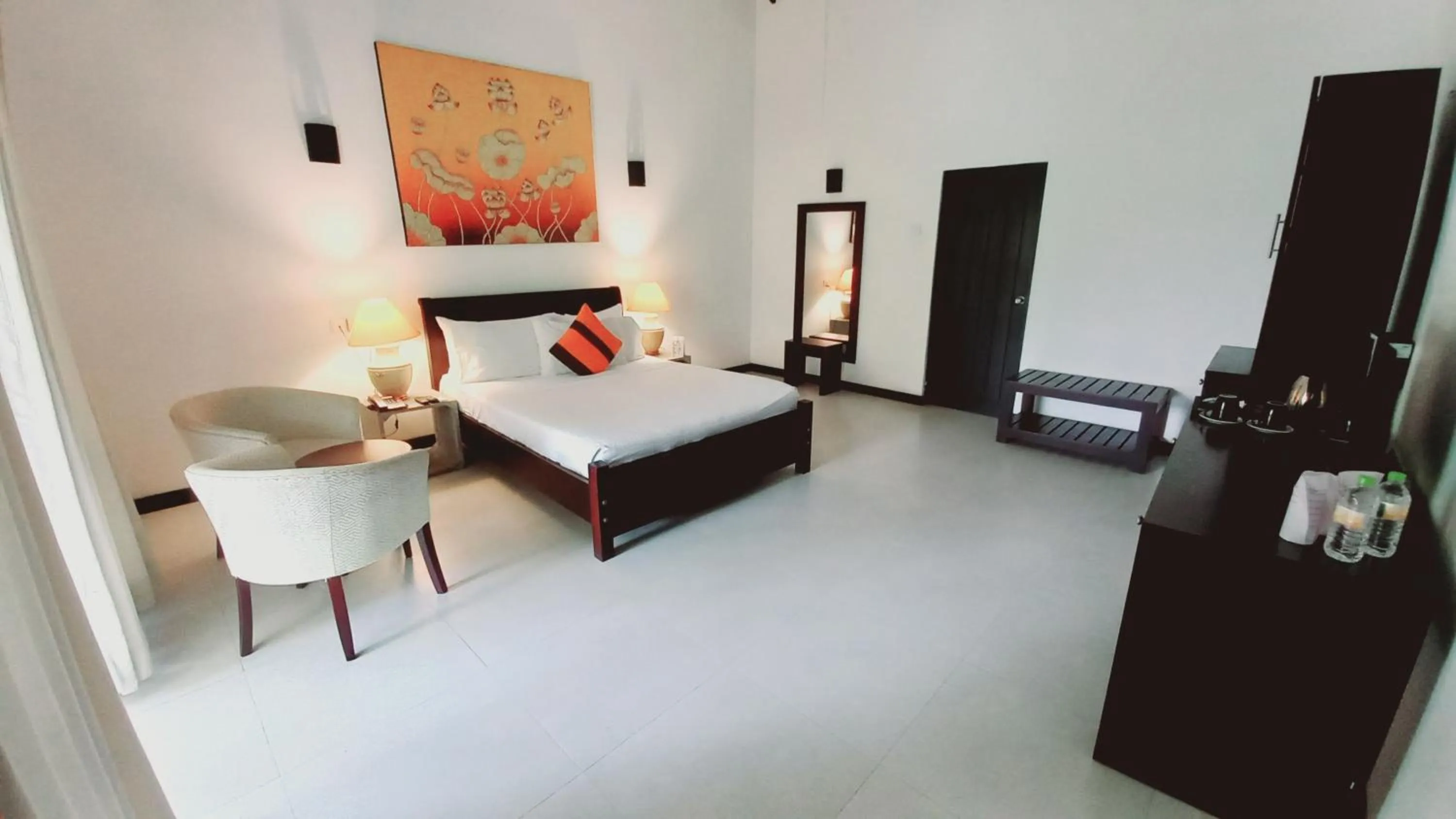 Bedroom, Bed in Oak Ray Elephant Lake