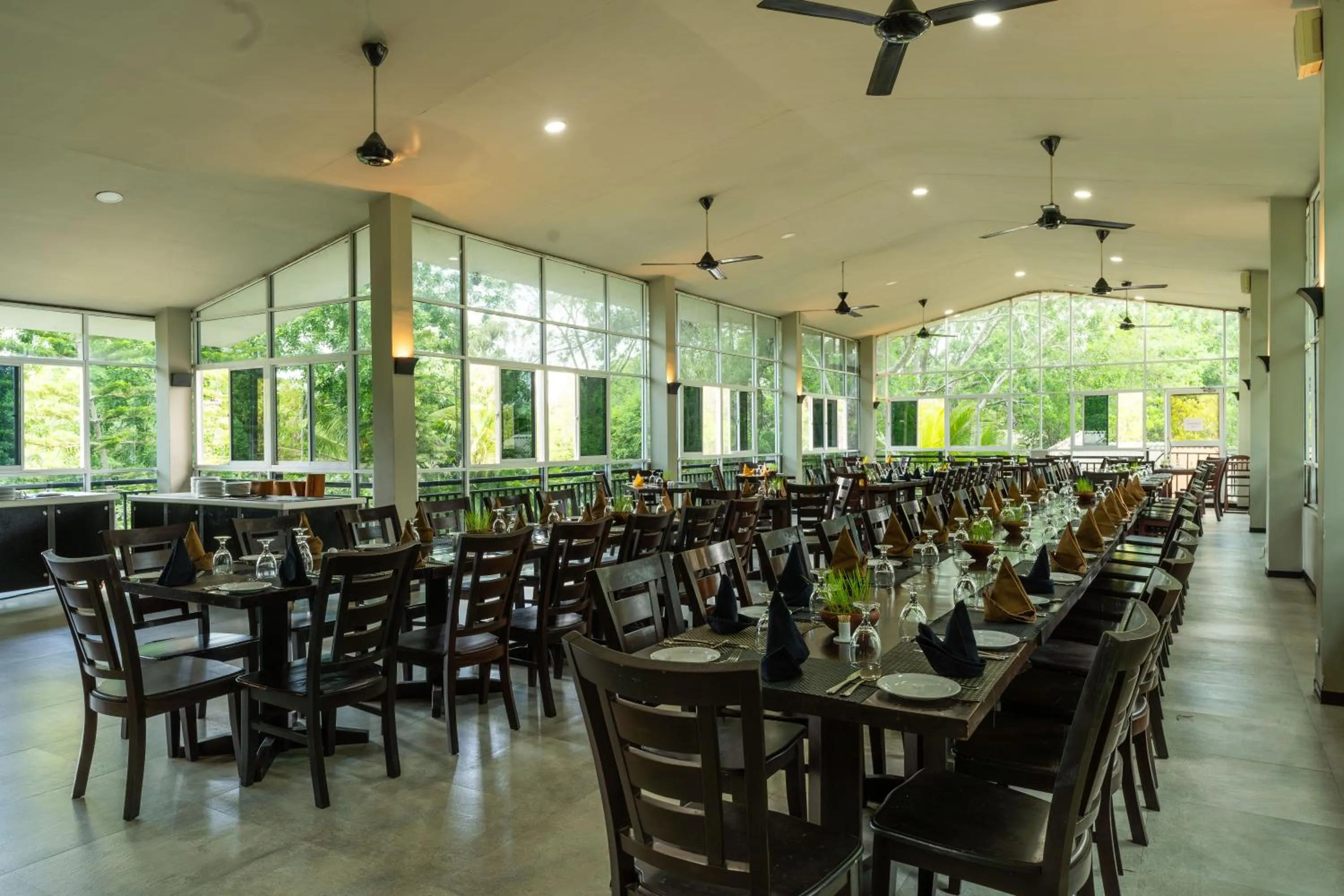 Dining area in Oak Ray Elephant Lake