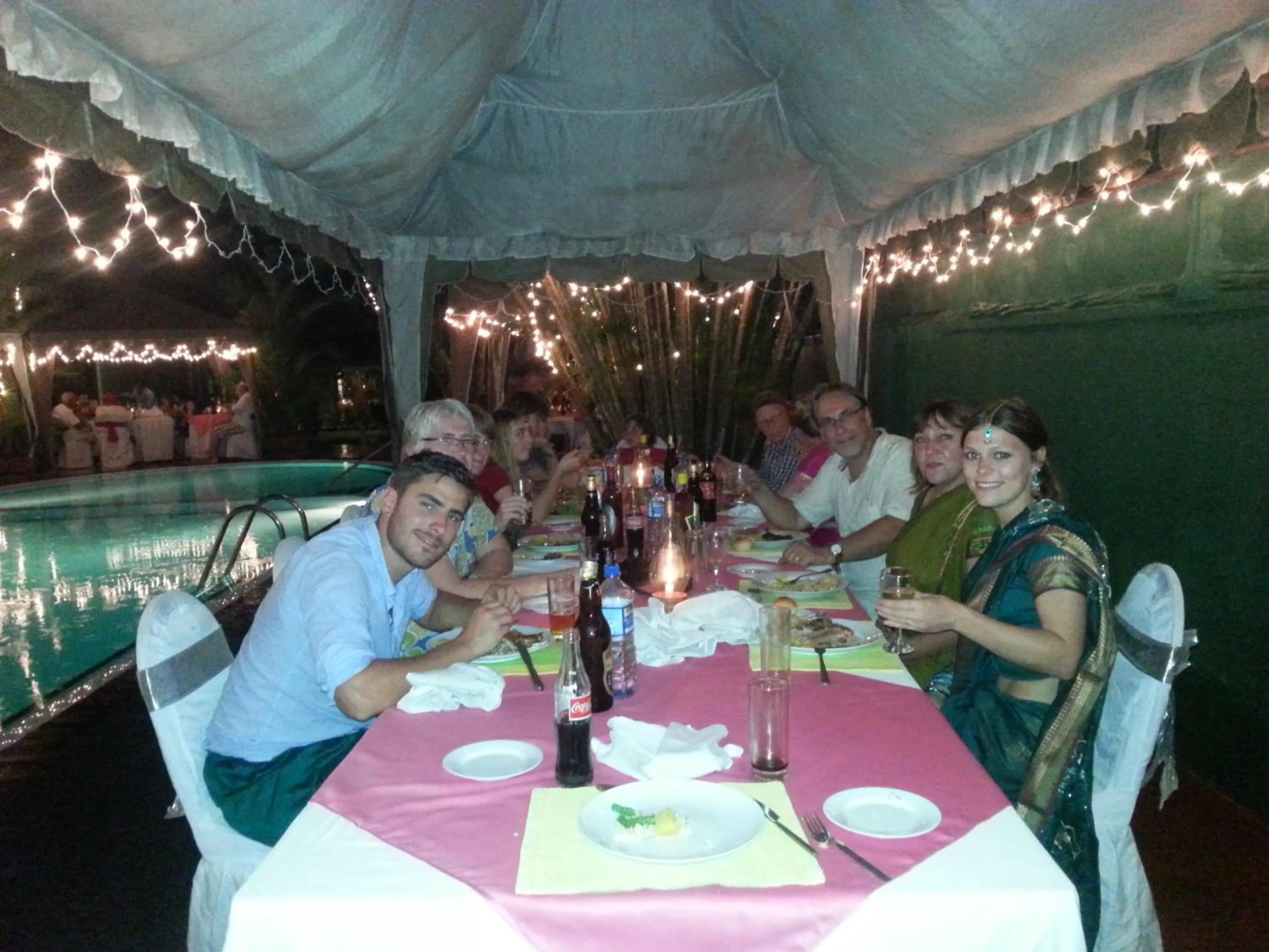 Restaurant/places to eat in Bougain Villa