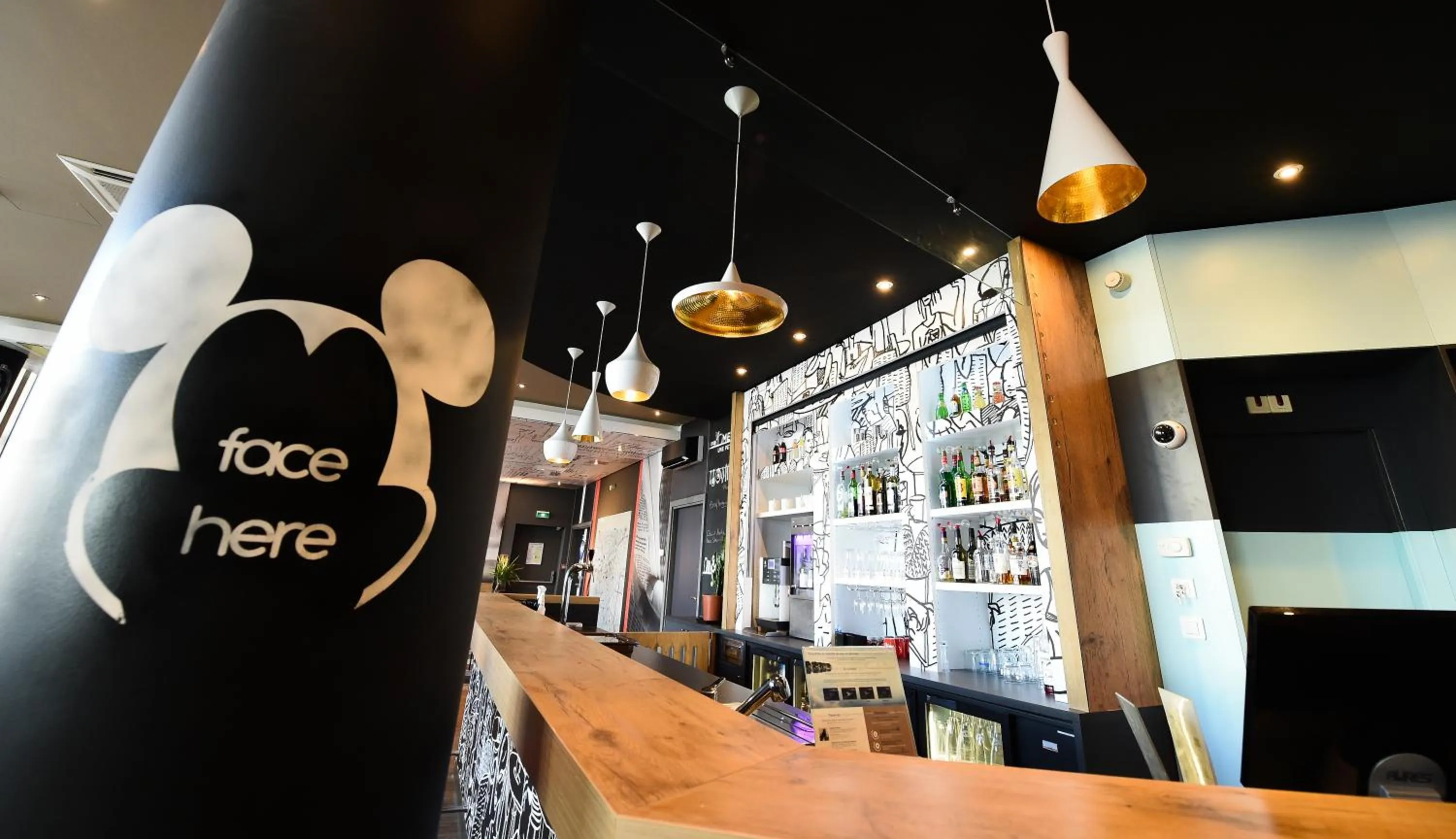 Lounge or bar in Hotel ibis Dijon Centre Clemenceau