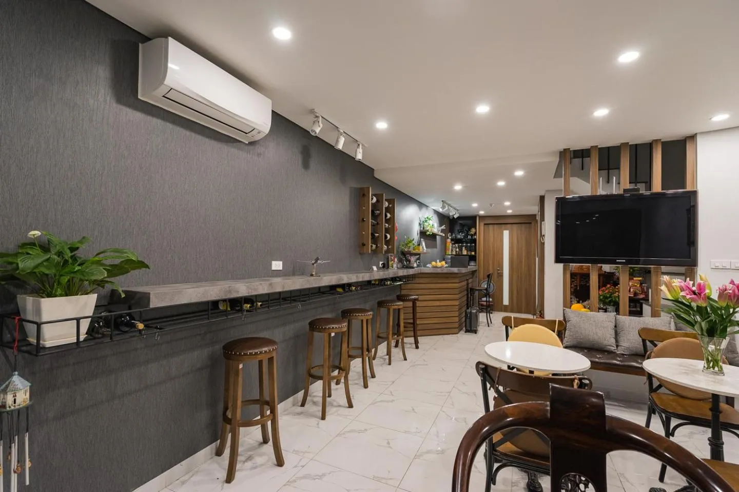 Narcissus Hotel & Apartment