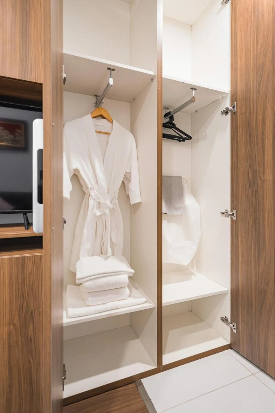 Narcissus Hotel & Apartment