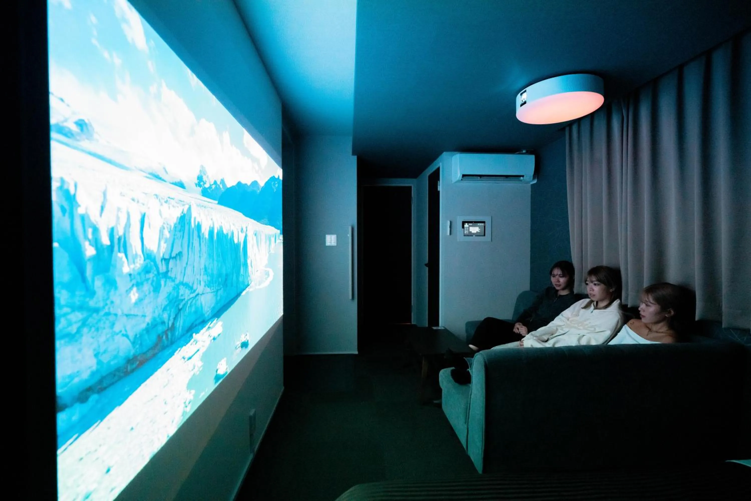 Photo of the whole room in GRAND BASE Hakata Bay