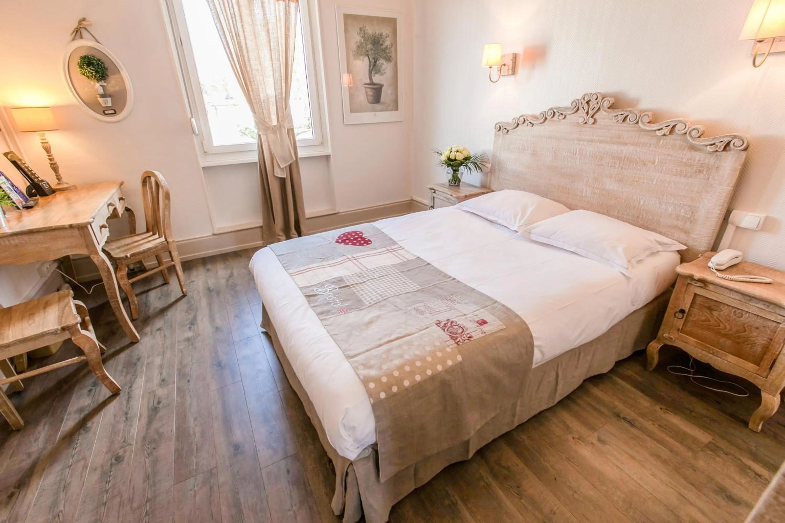 Bedroom, Bed in Brit Hotel Bristol Montbéliard Centre